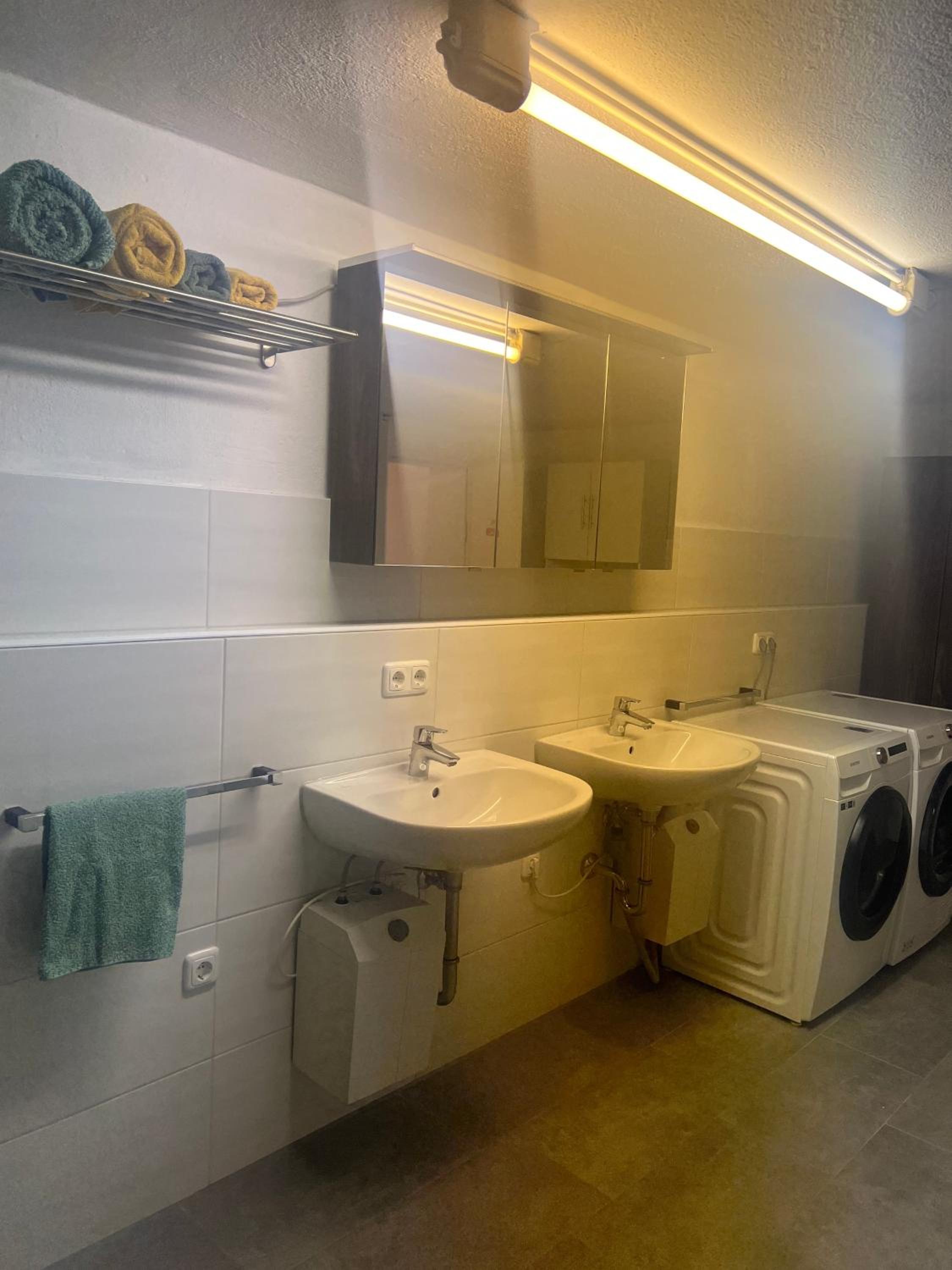Economy Triple Room with Shared Bathroom photo 3