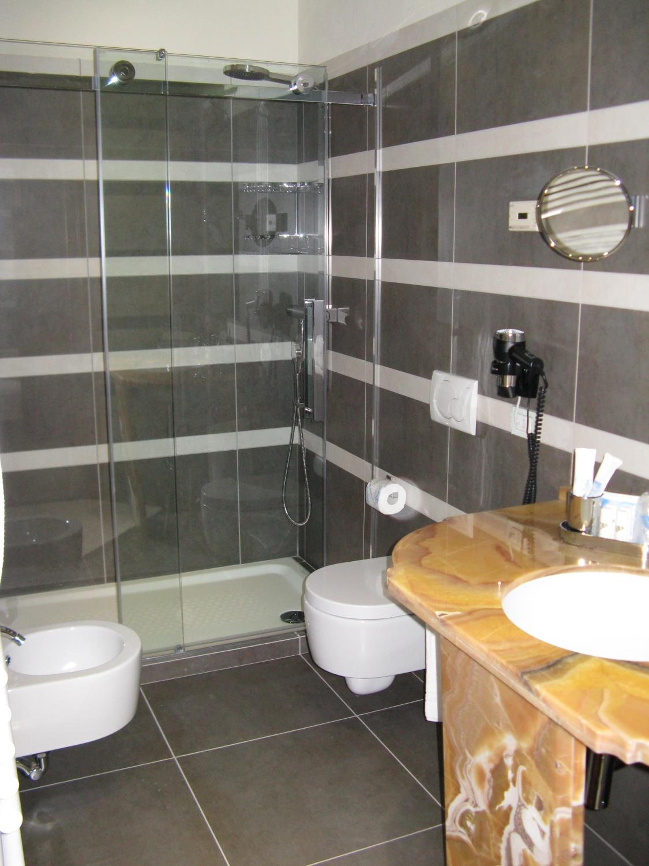 Double Room - Photo 11