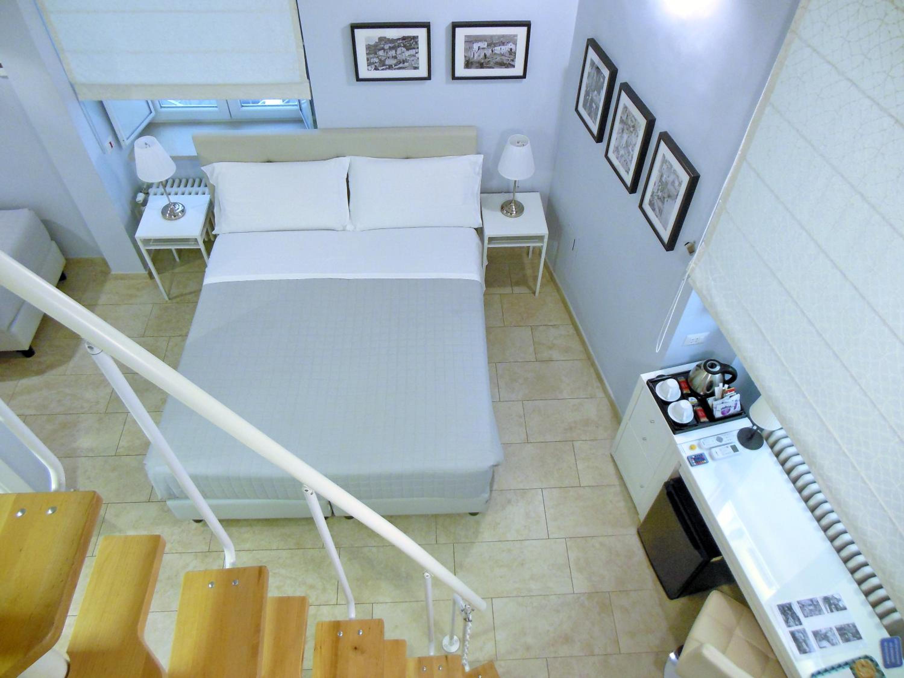 Suite - Photo 1