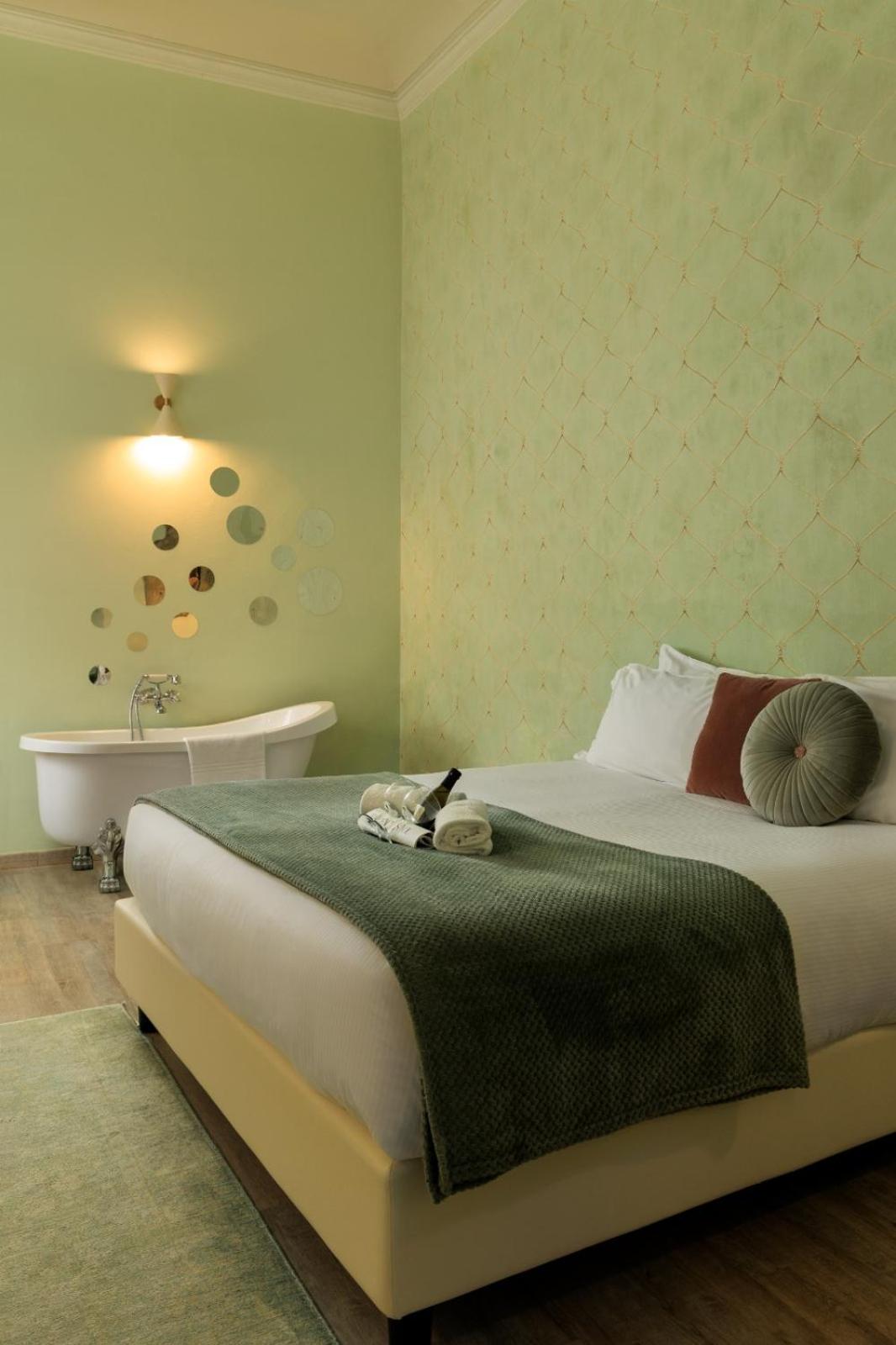 Deluxe King Room photo 3