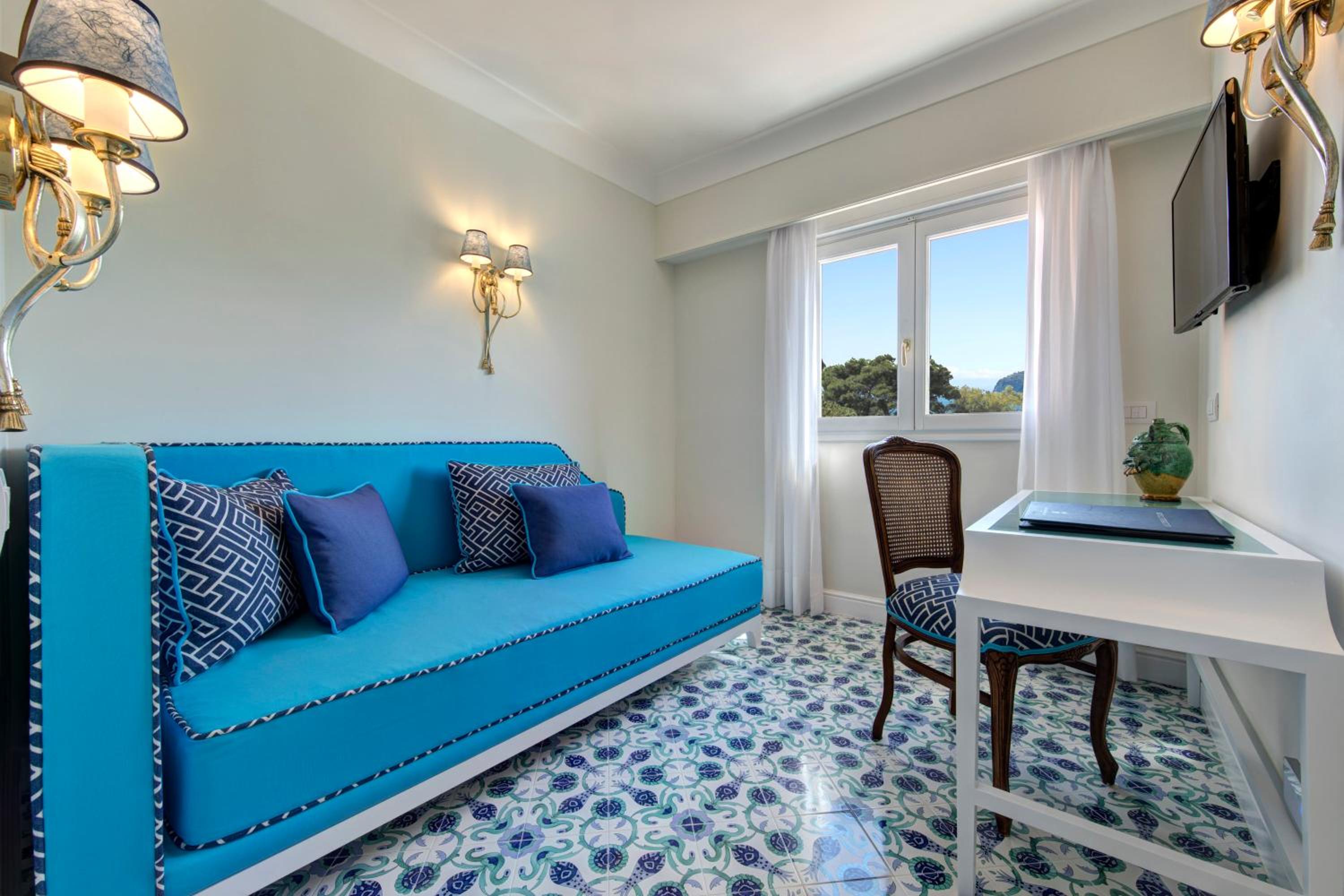 Classic Double or Twin Room with Balcony - Photo 2