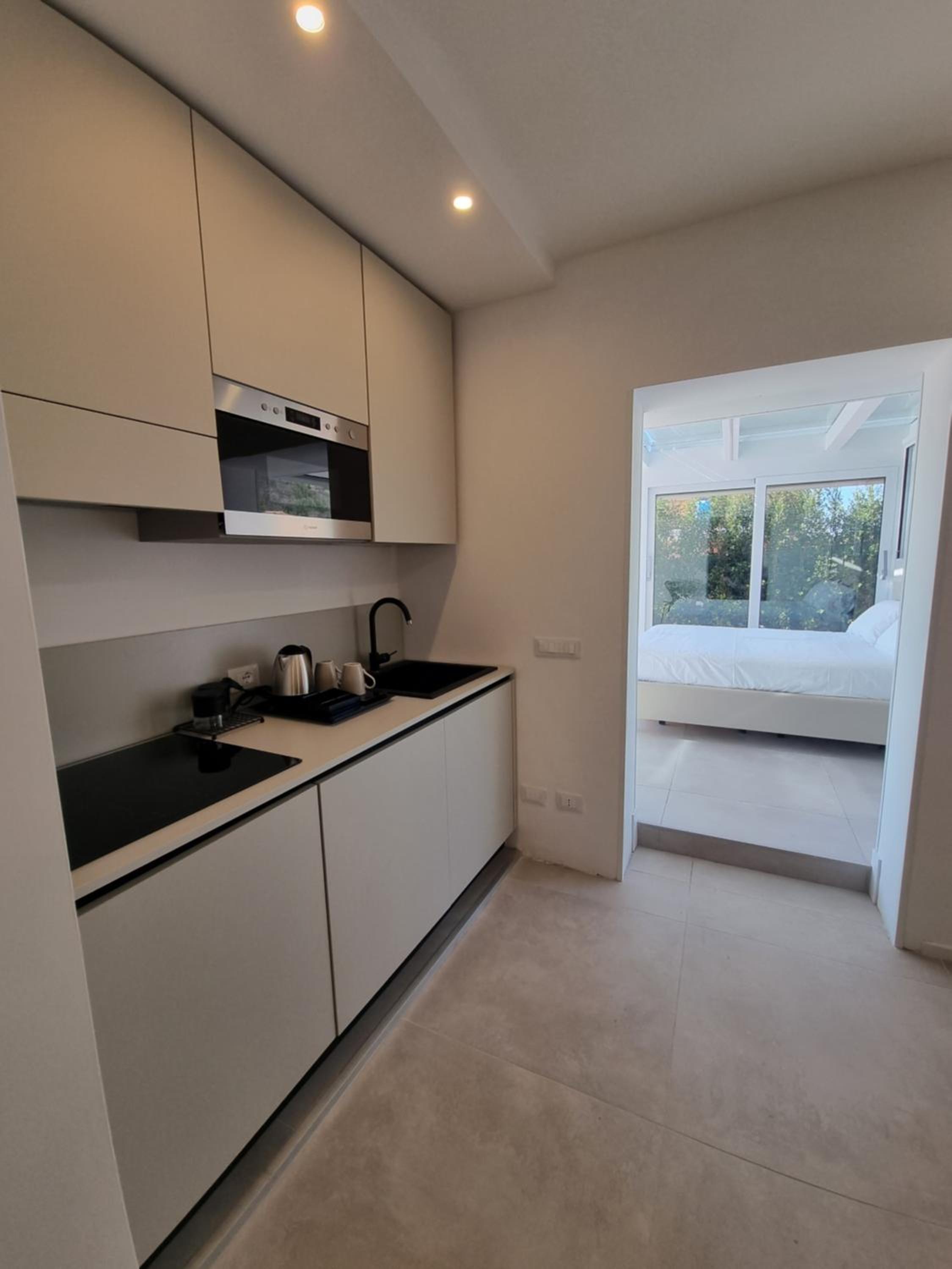 Superior Suite with Sea View - Photo 14