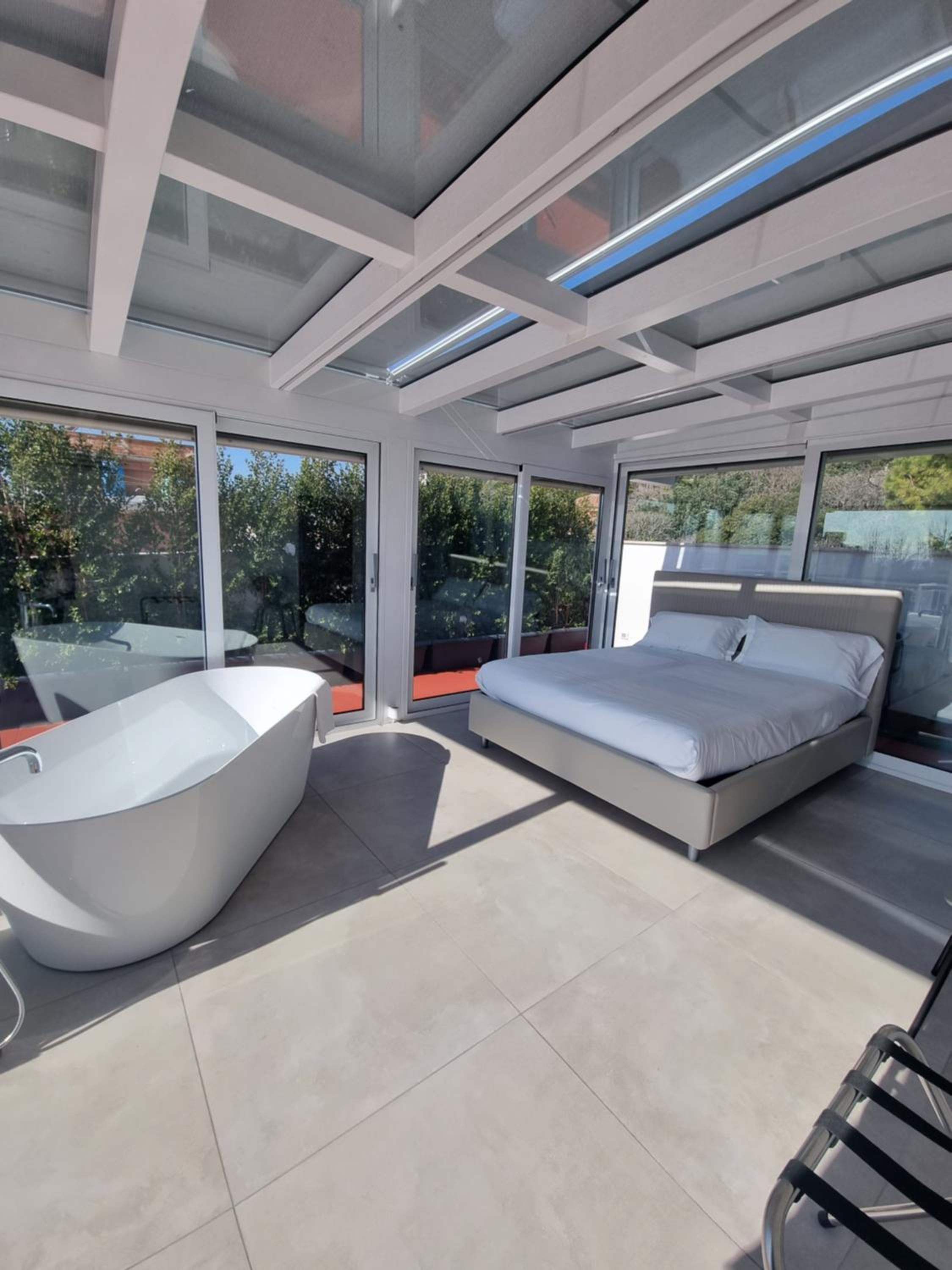 Superior Suite with Sea View - Photo 16