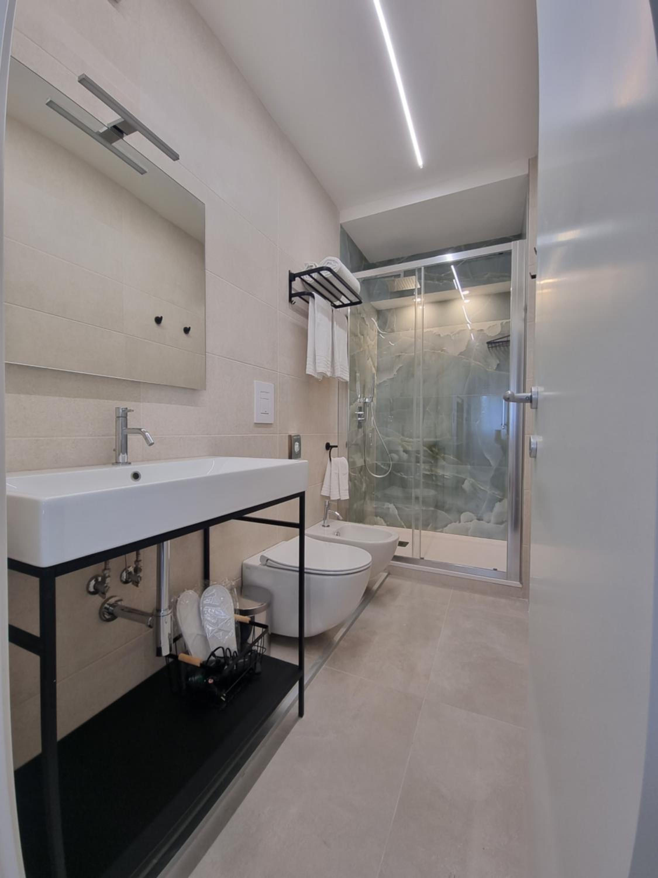 Superior Suite with Sea View - Photo 11