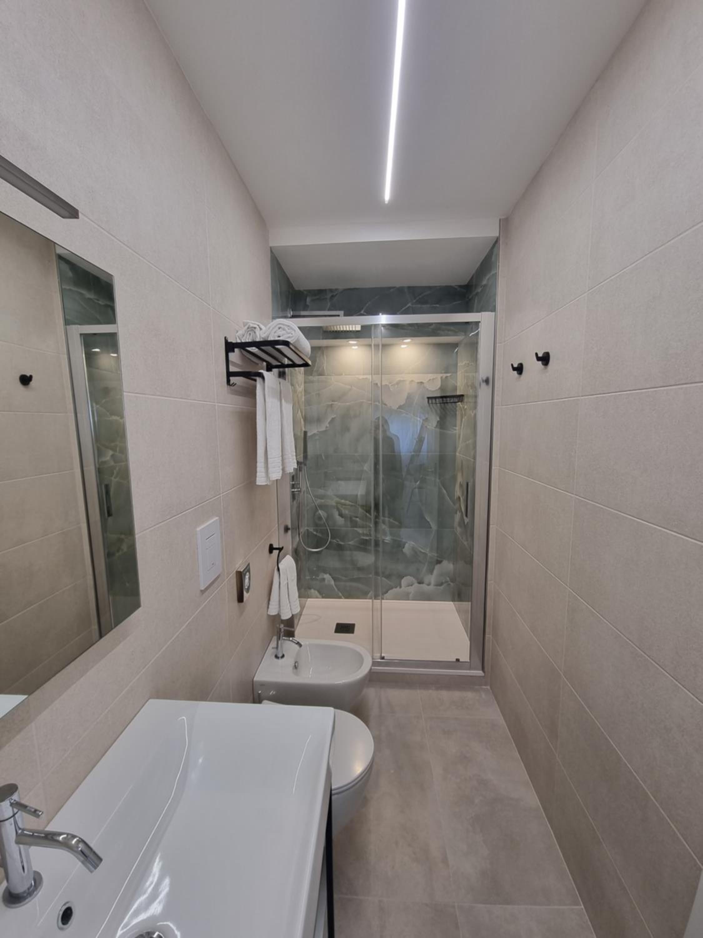 Superior Suite with Sea View - Photo 12