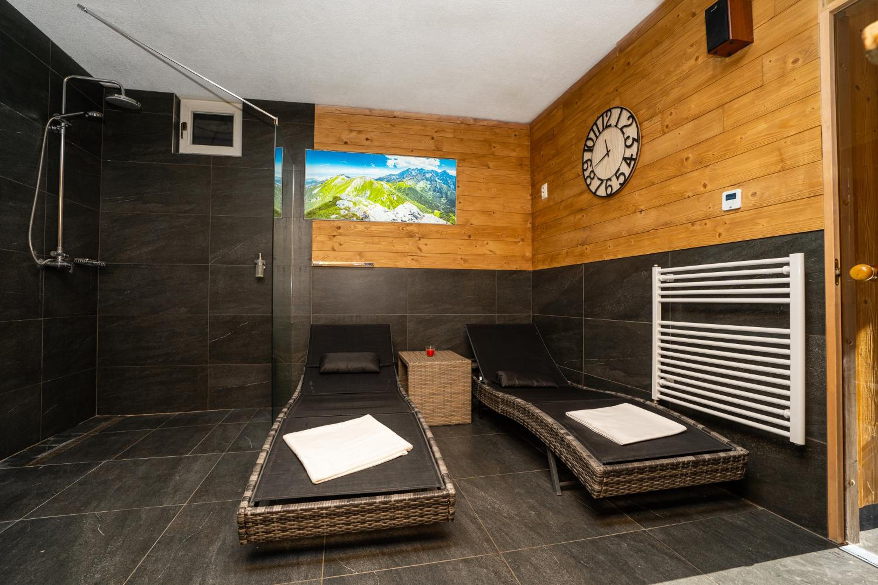Triple Room with Private Bathroom - Photo 7
