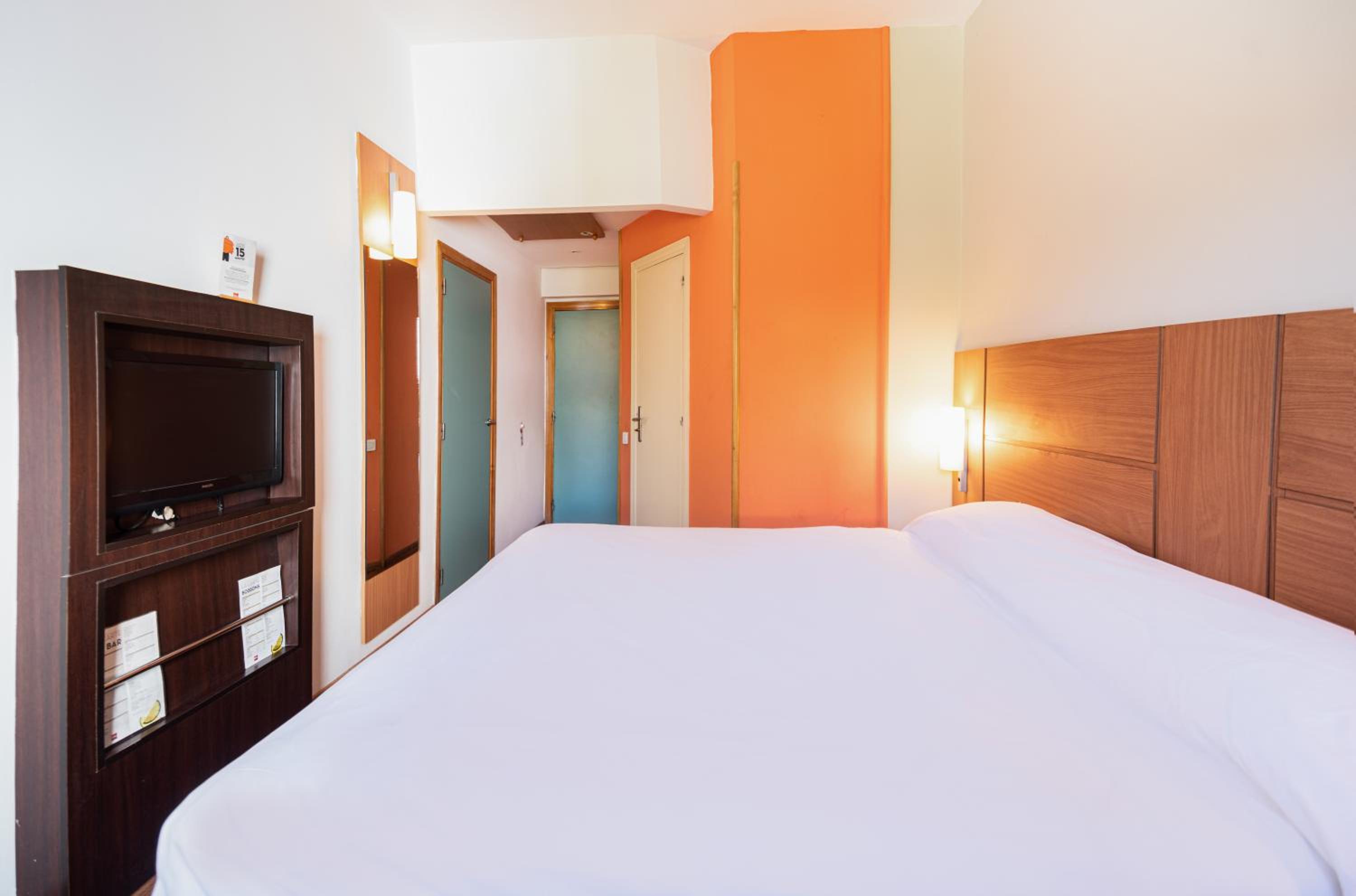 Standard Double Room - Photo 10