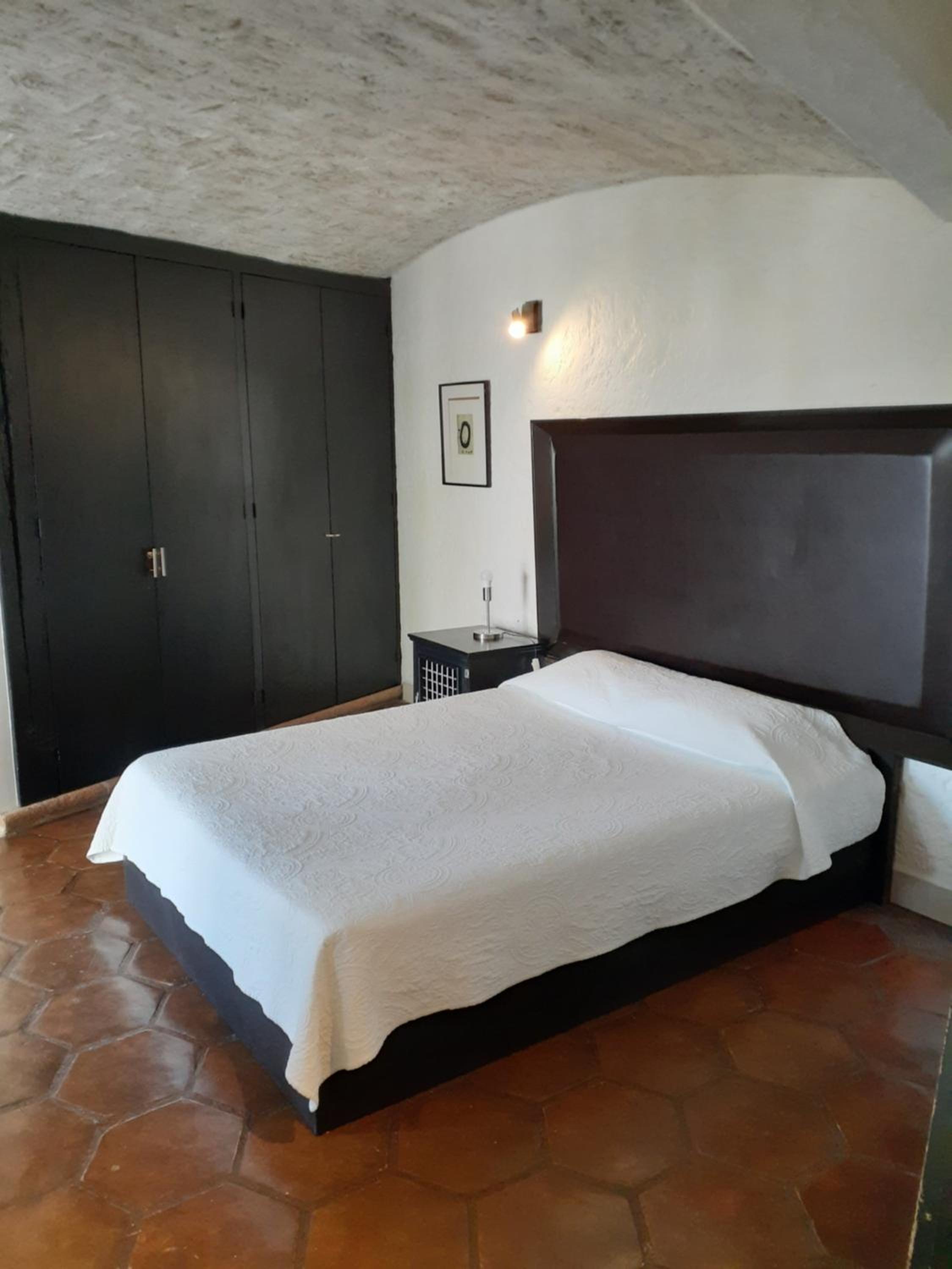 Queen Room photo 2