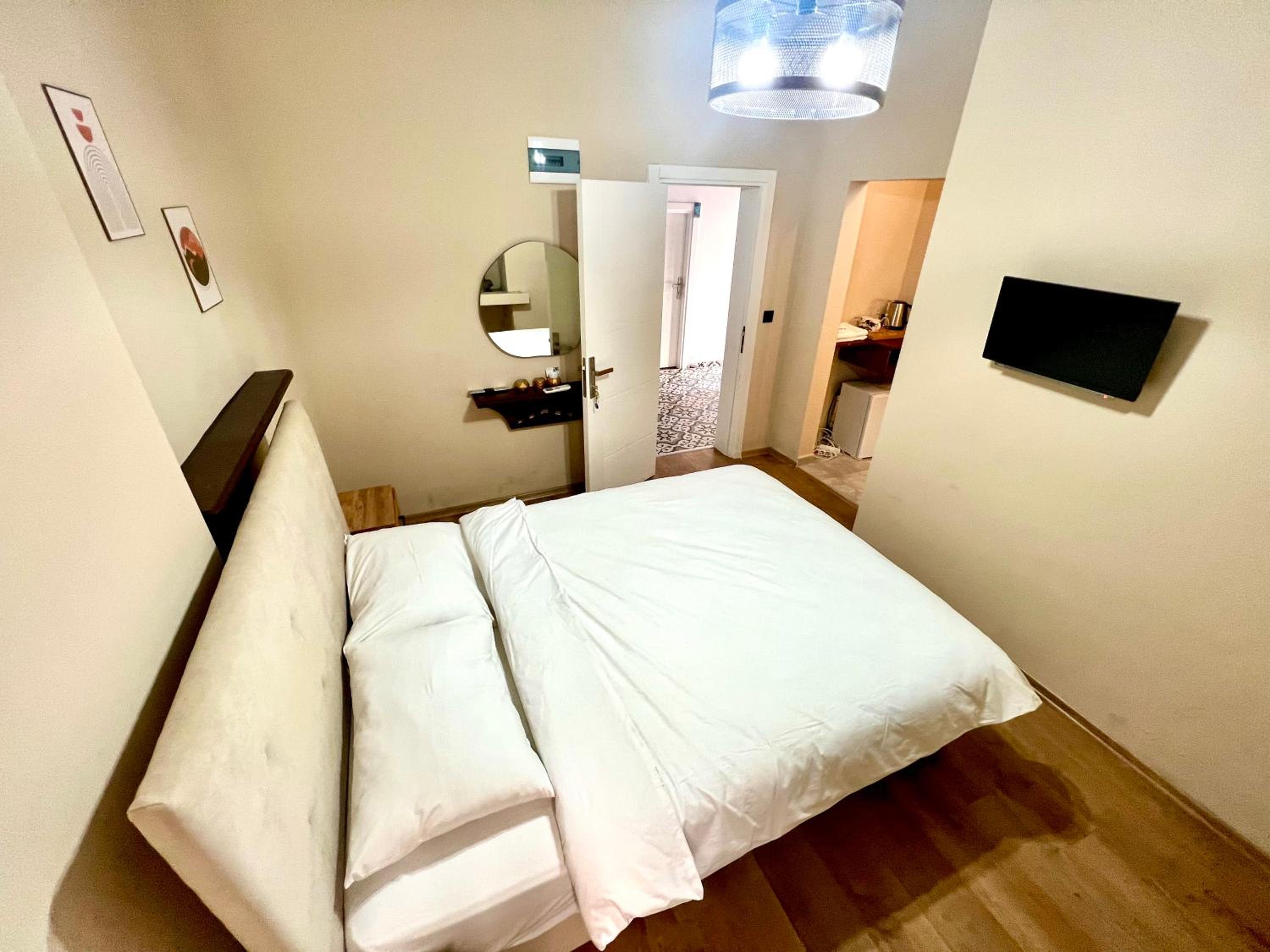 Double Room - Photo 14