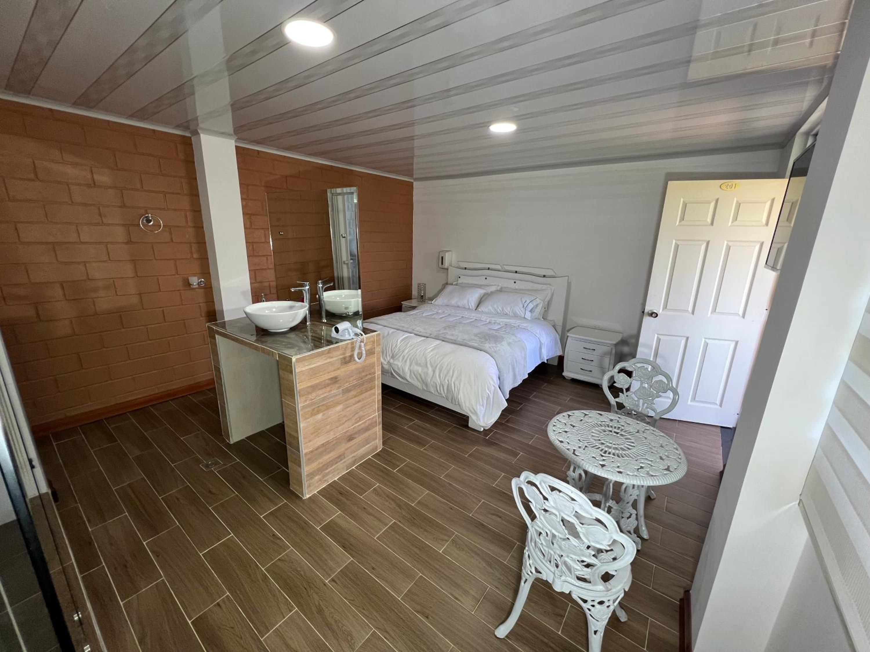 Double Room with Spa Bath photo 1