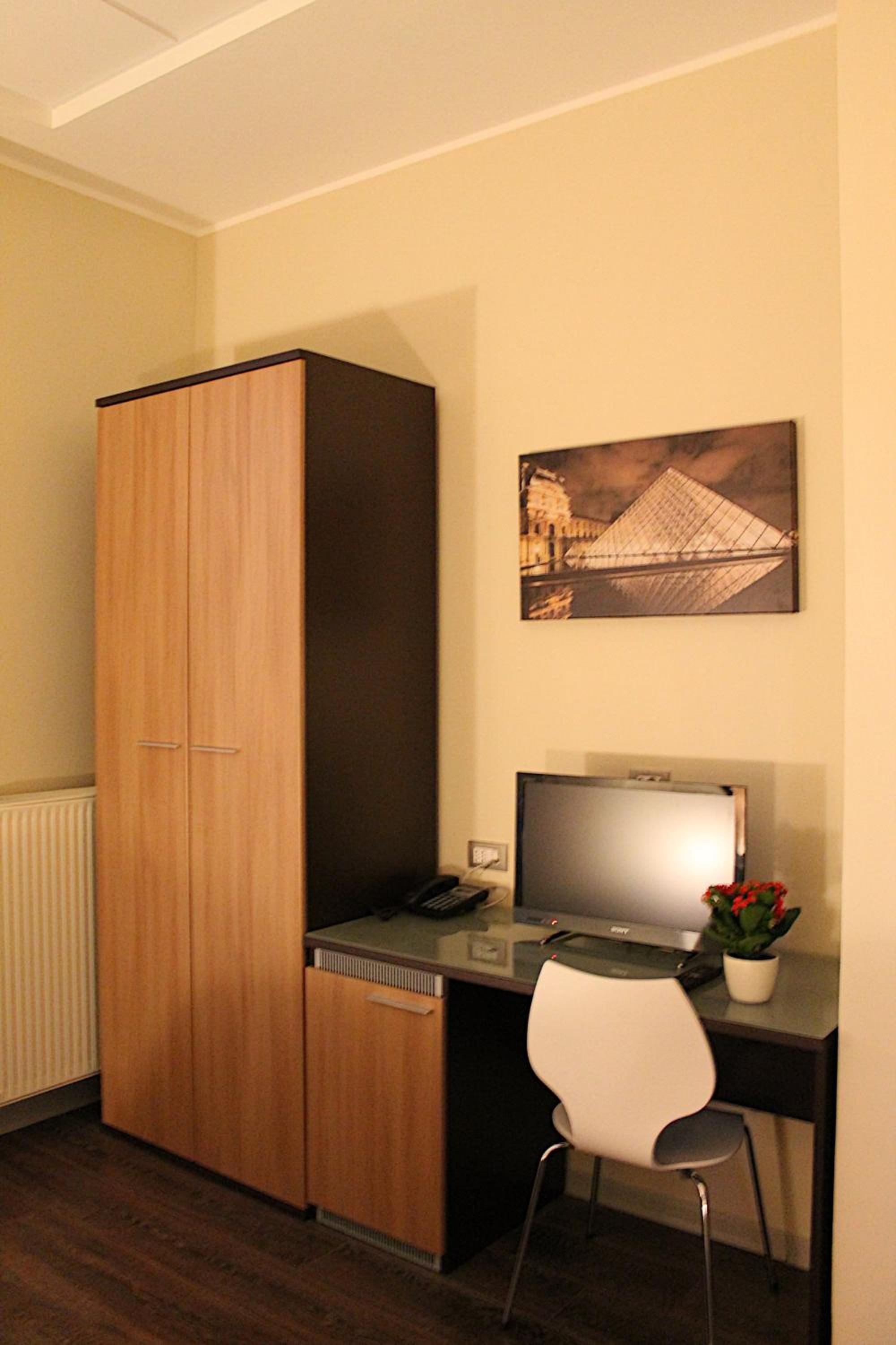 Deluxe King Room - Photo 3