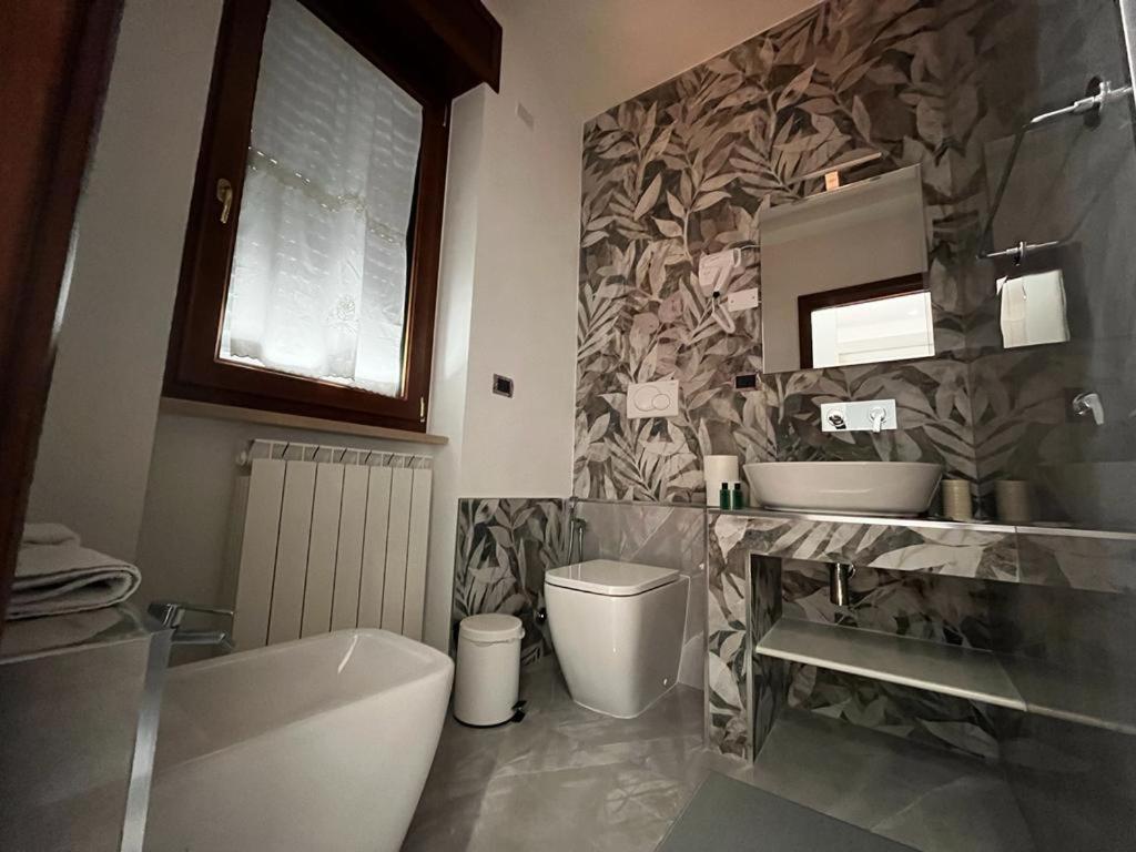 Double Room with Private Bathroom - Photo 5