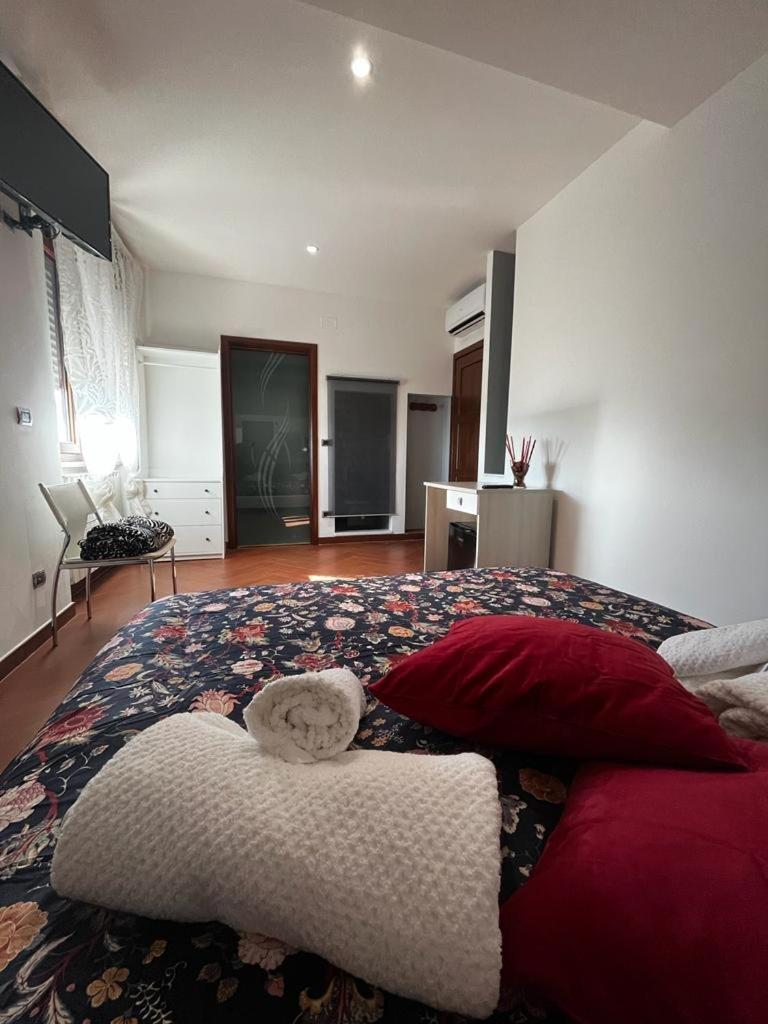Double Room with Private Bathroom - Photo 6
