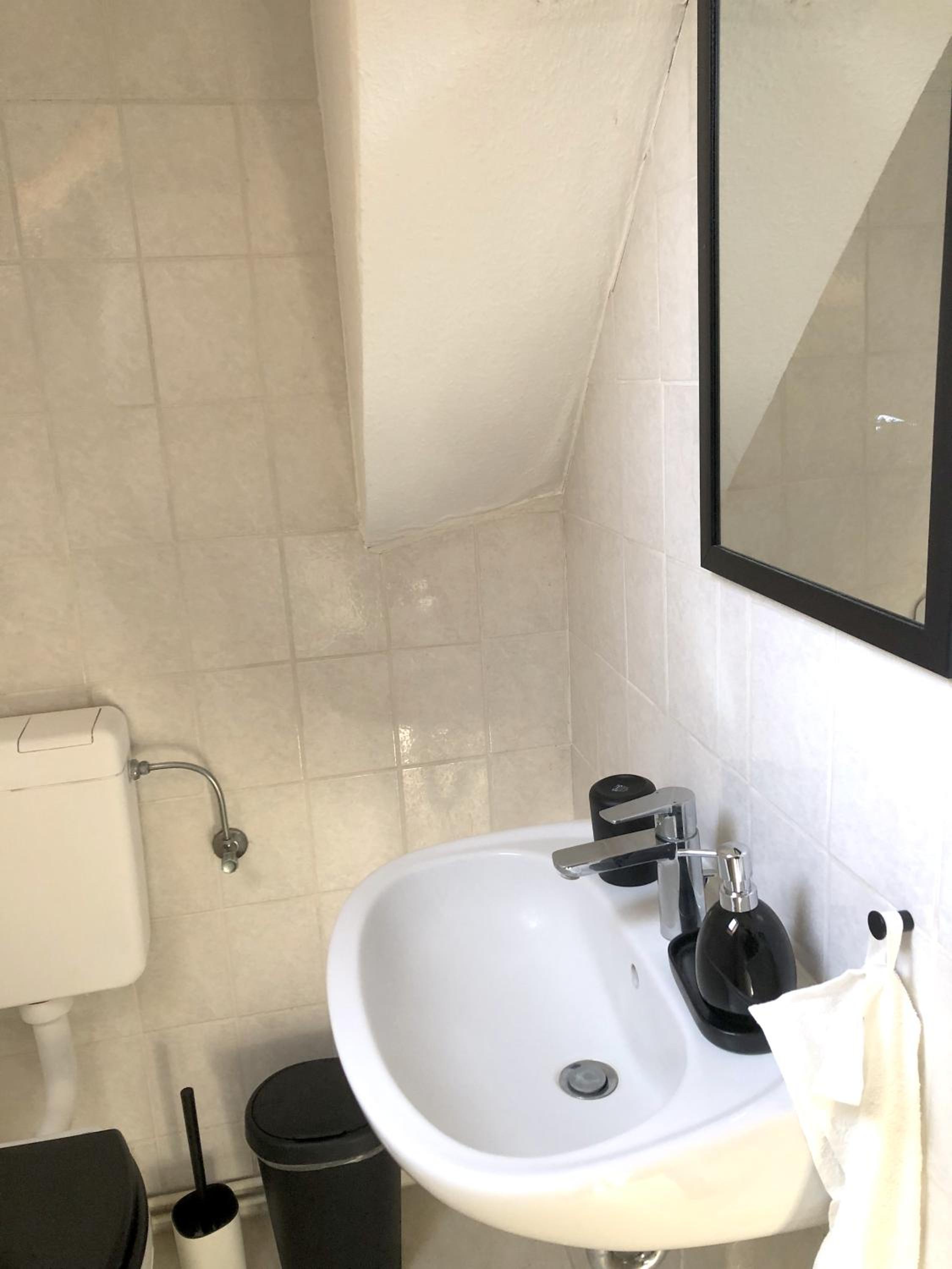 Double or Twin Room with Private Bathroom photo 3