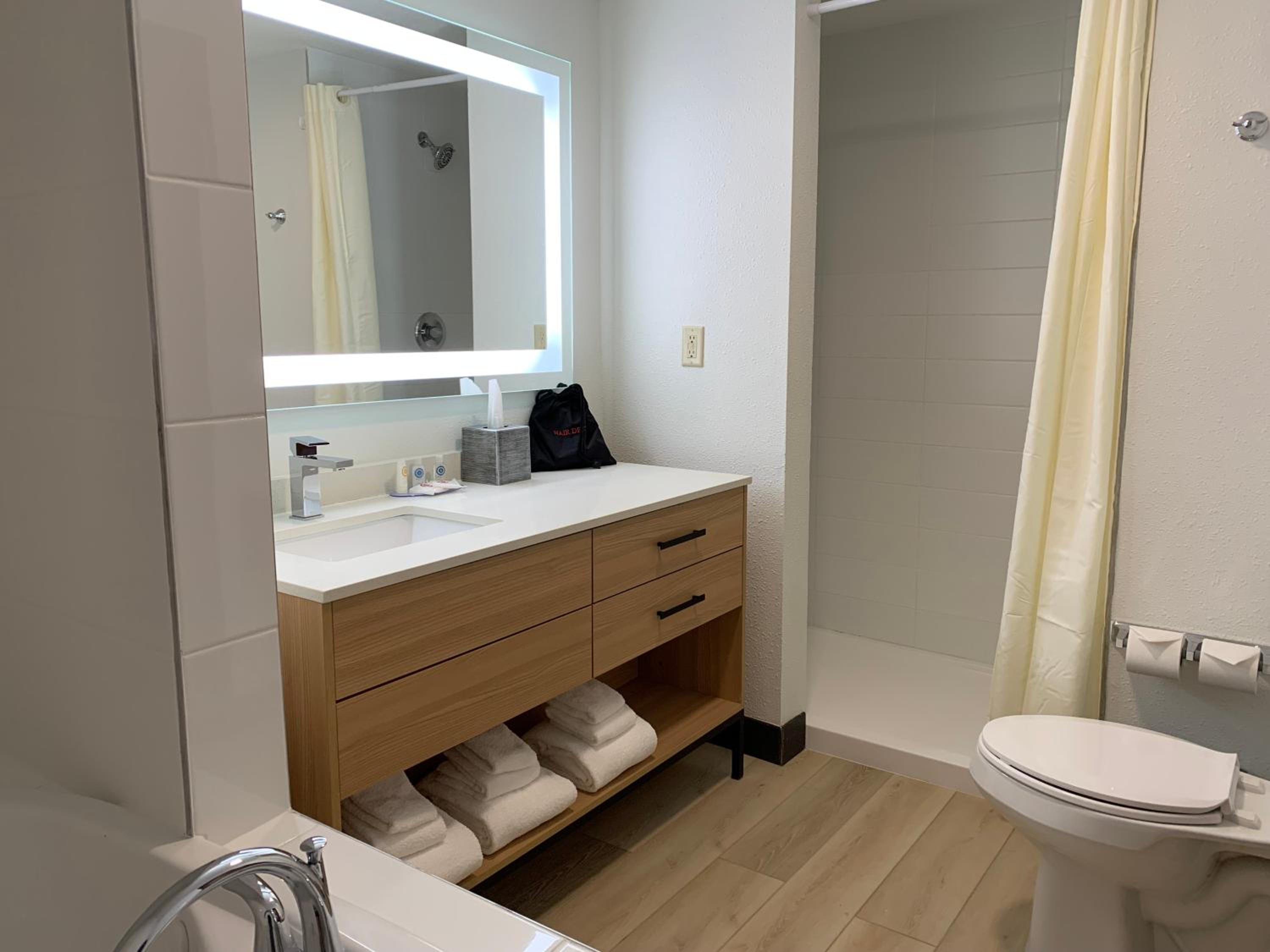 One Room Suite with Whirlpool - Non Smoking