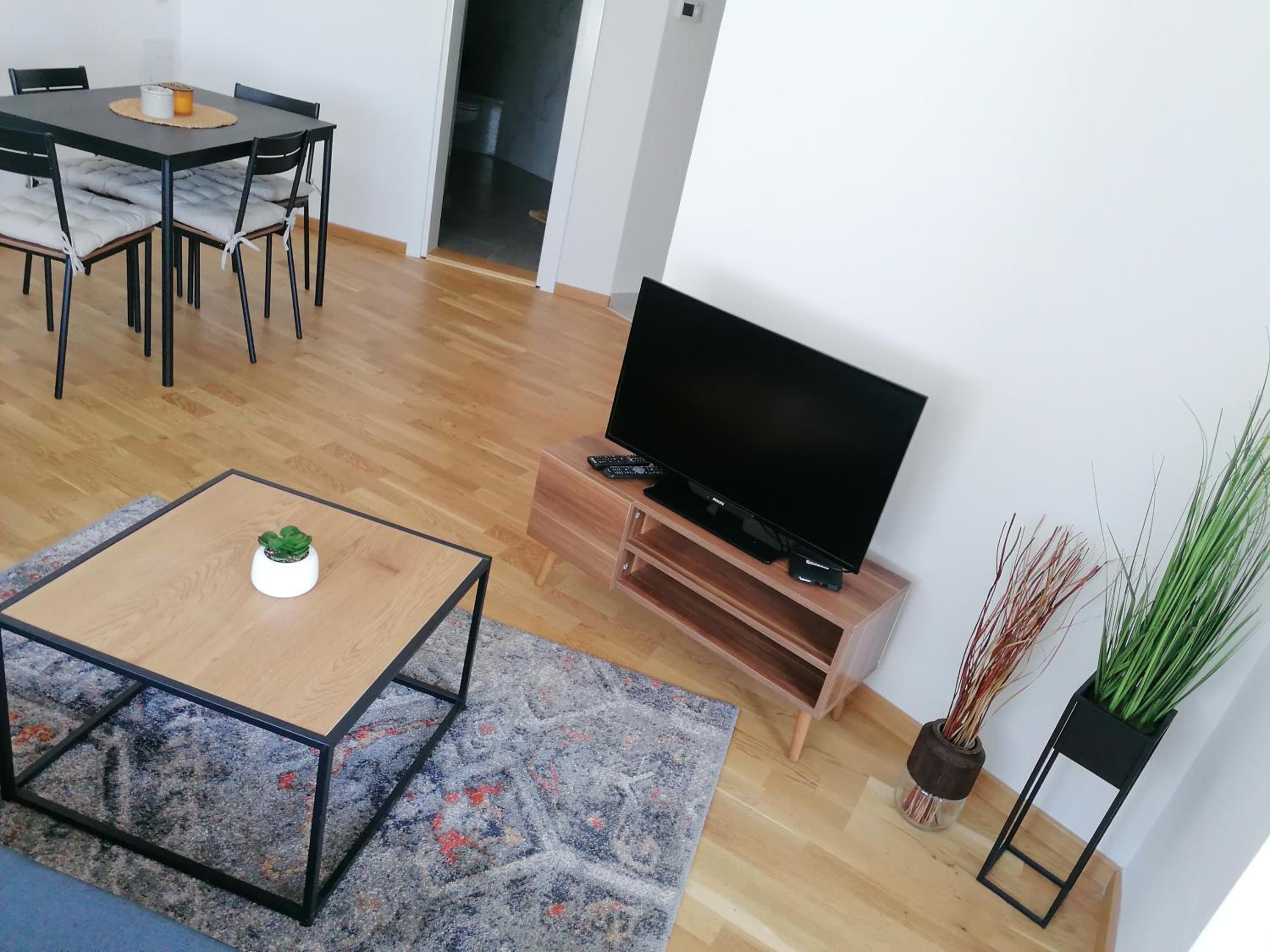 One-Bedroom Apartment photo 1