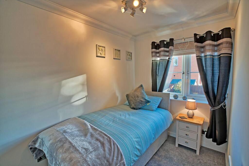 Three-Bedroom House photo 1