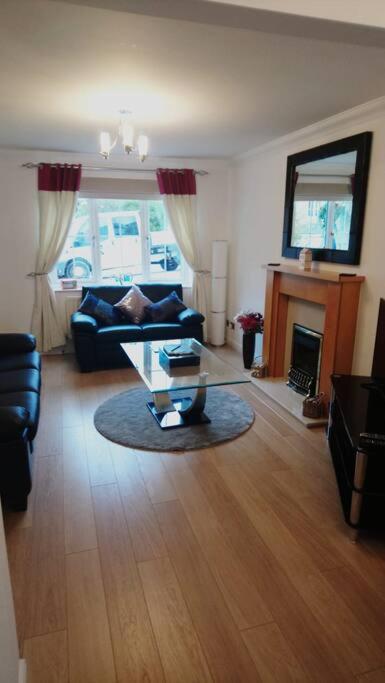 Three-Bedroom House photo 3