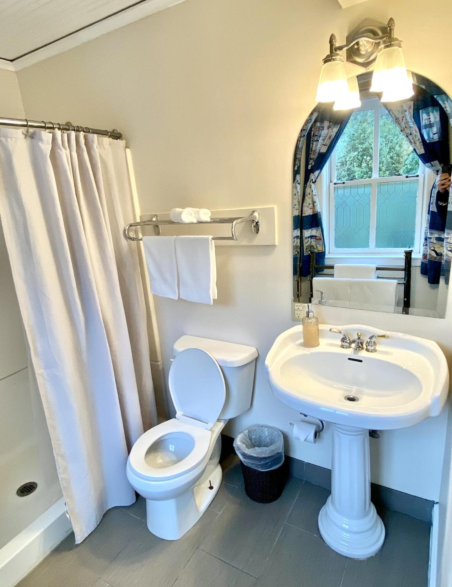 Deluxe Double Room with Side Sea View photo 3