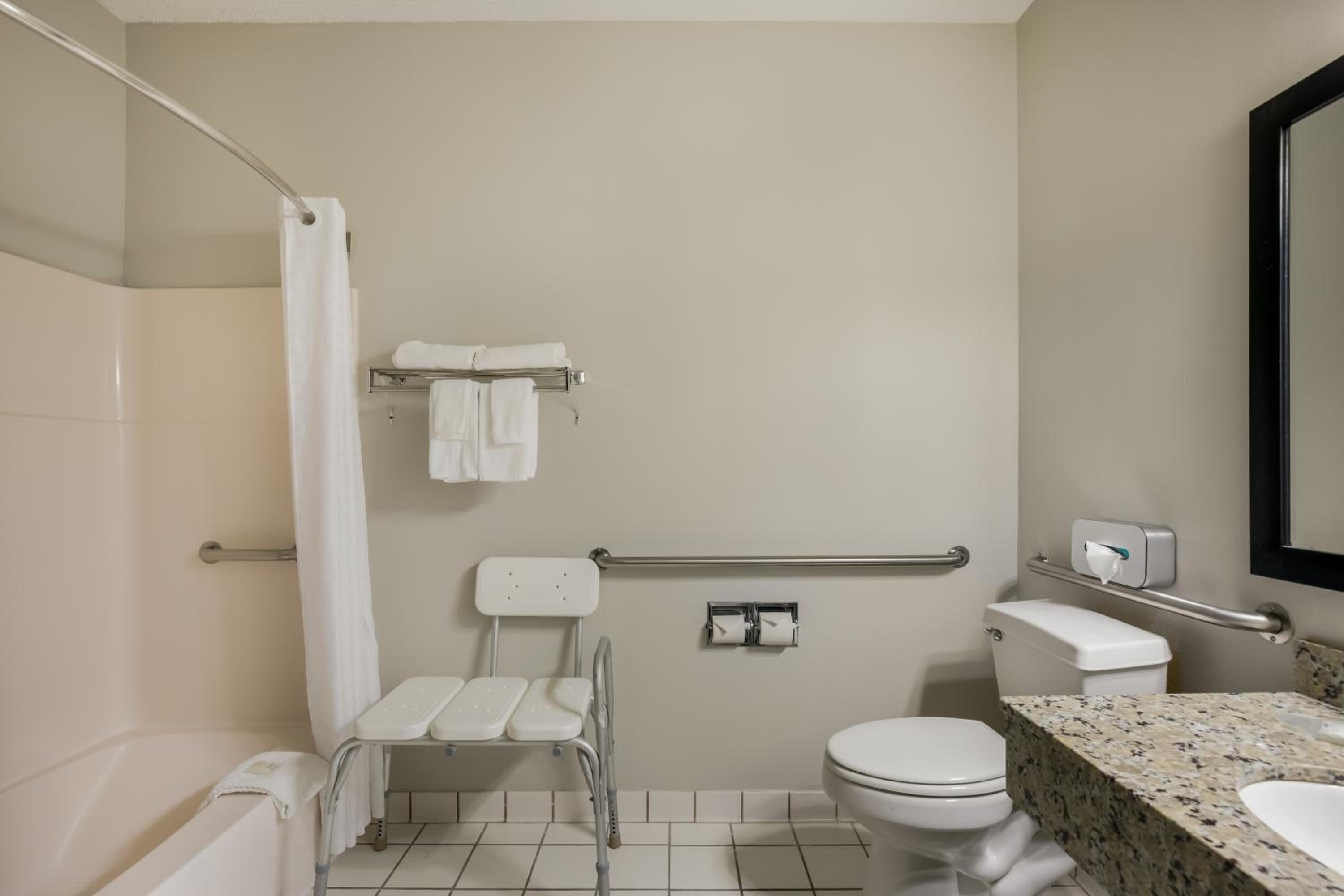 Efficiency Queen Suite with Tub - Disability Access/Non Smoking - Photo 2