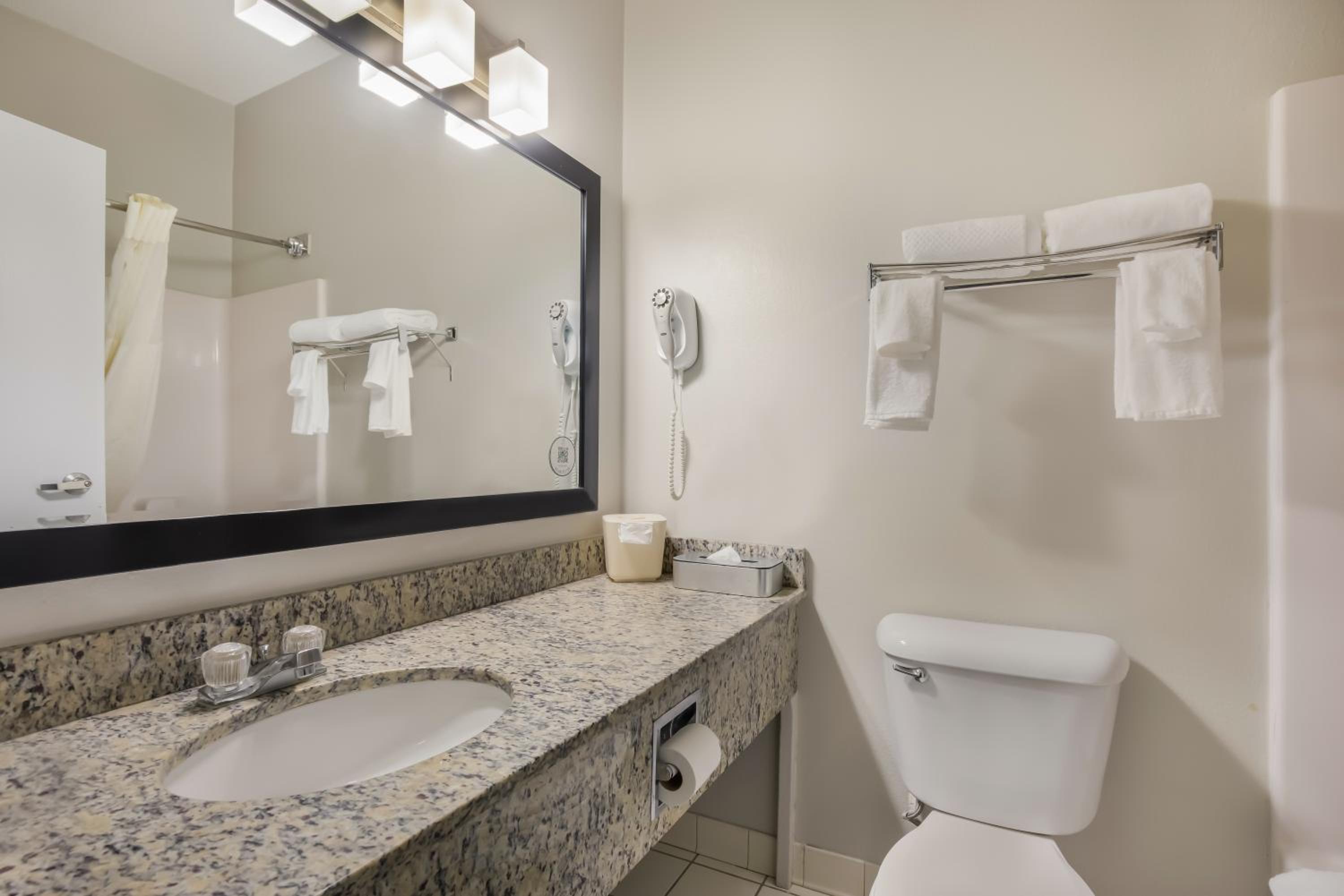Efficiency Queen Suite with Two Queen Beds - Non Smoking - Photo 2