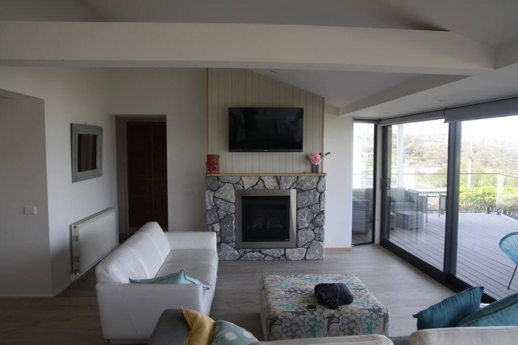 Five-Bedroom House photo 1