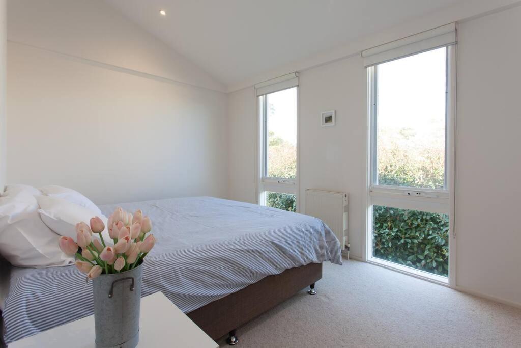 Five-Bedroom House photo 3
