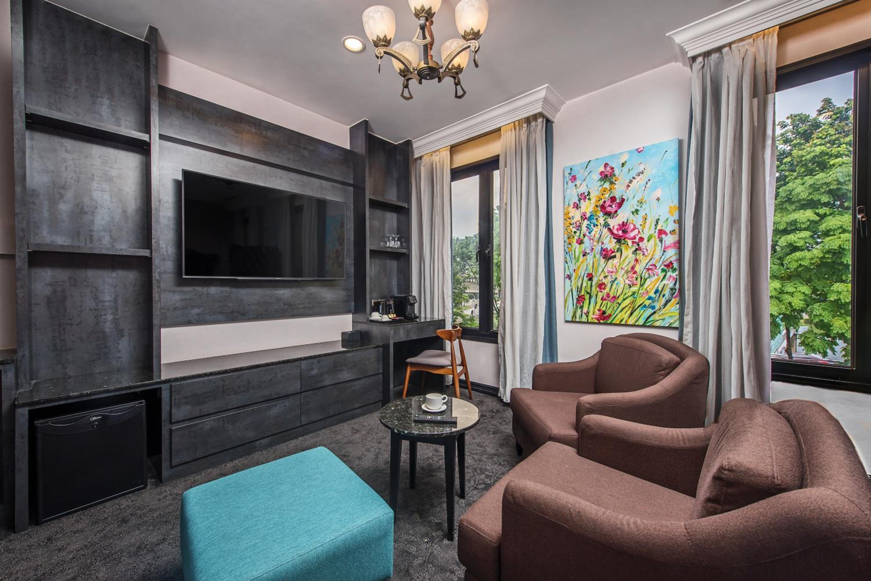 Superior King Suite photo 3
