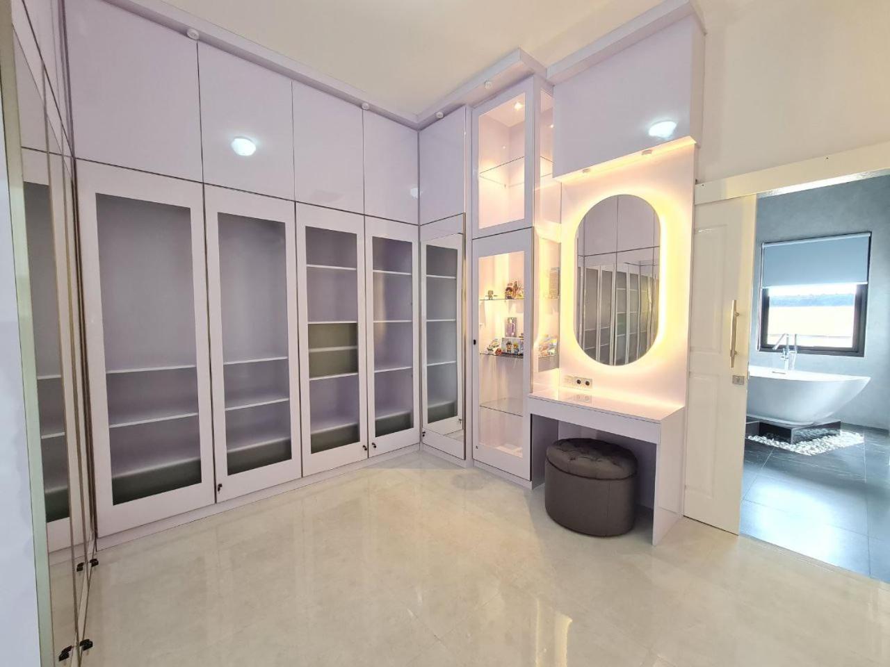 Three-Bedroom Villa photo 1