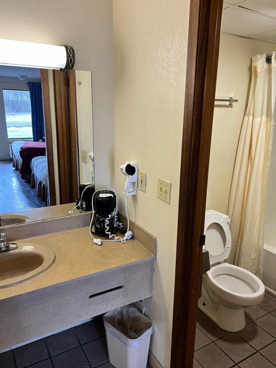 Suite with Two Queen Beds - Non-Smoking - Photo 2