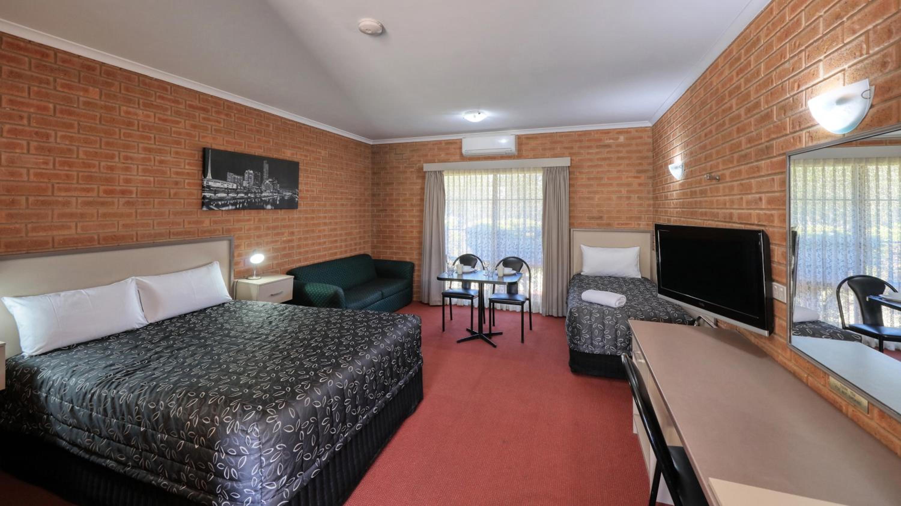 Deluxe Twin Room photo 2