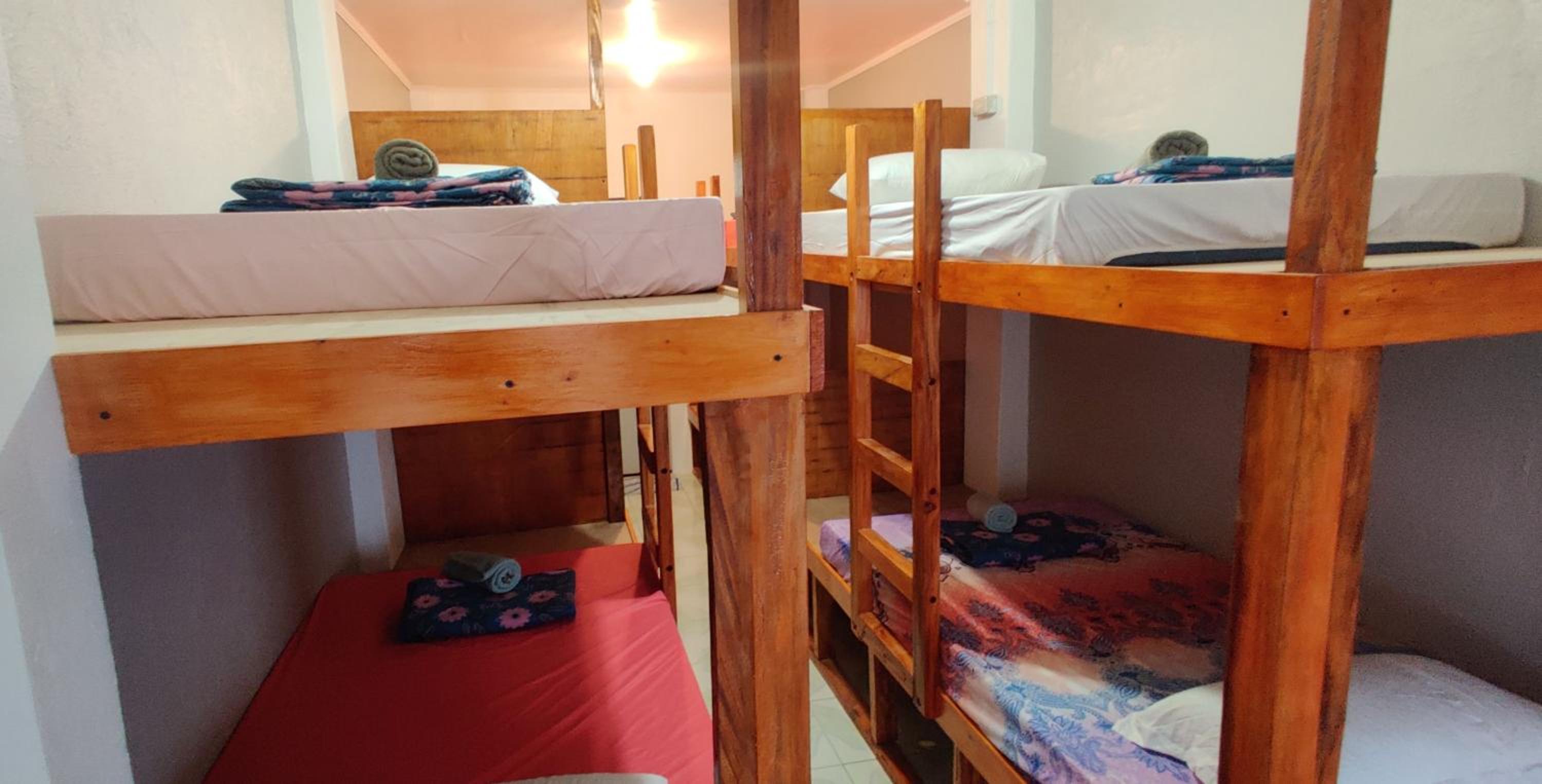 8-Bed Mixed Dormitory Room photo 3