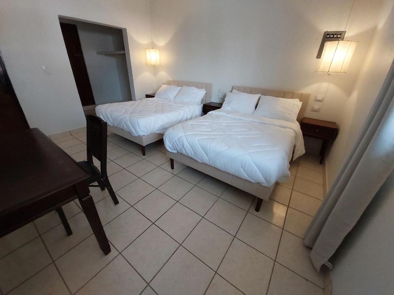 Twin Room - Photo 3