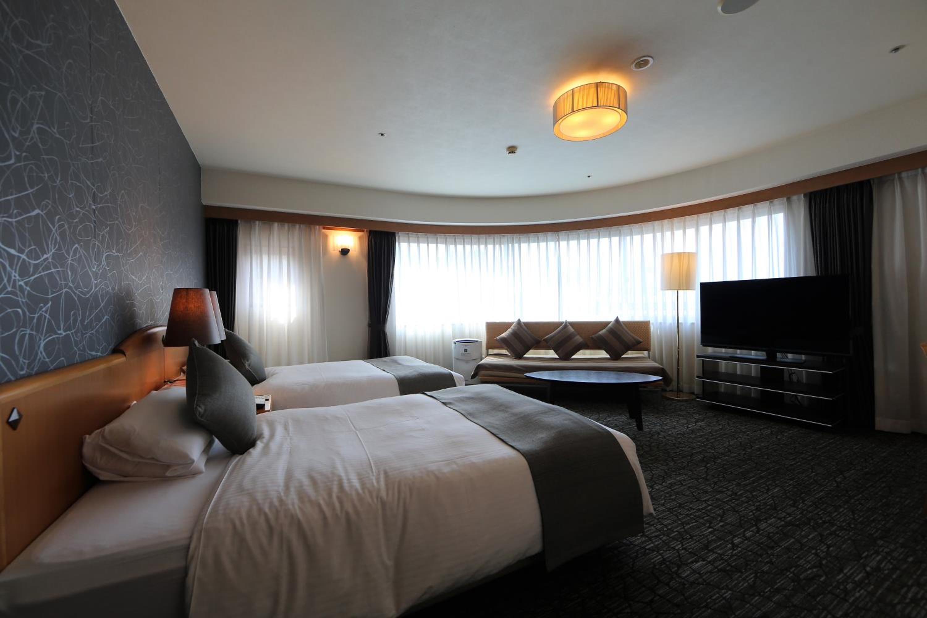 Corner Twin Room with Extra Bed - Non-Smoking - Photo 1