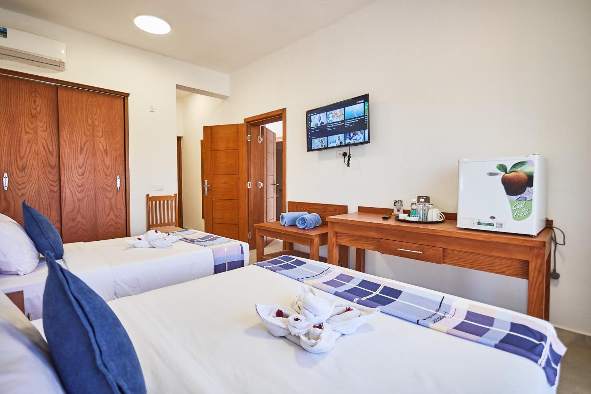Deluxe Triple Room with Sea View - Photo 3