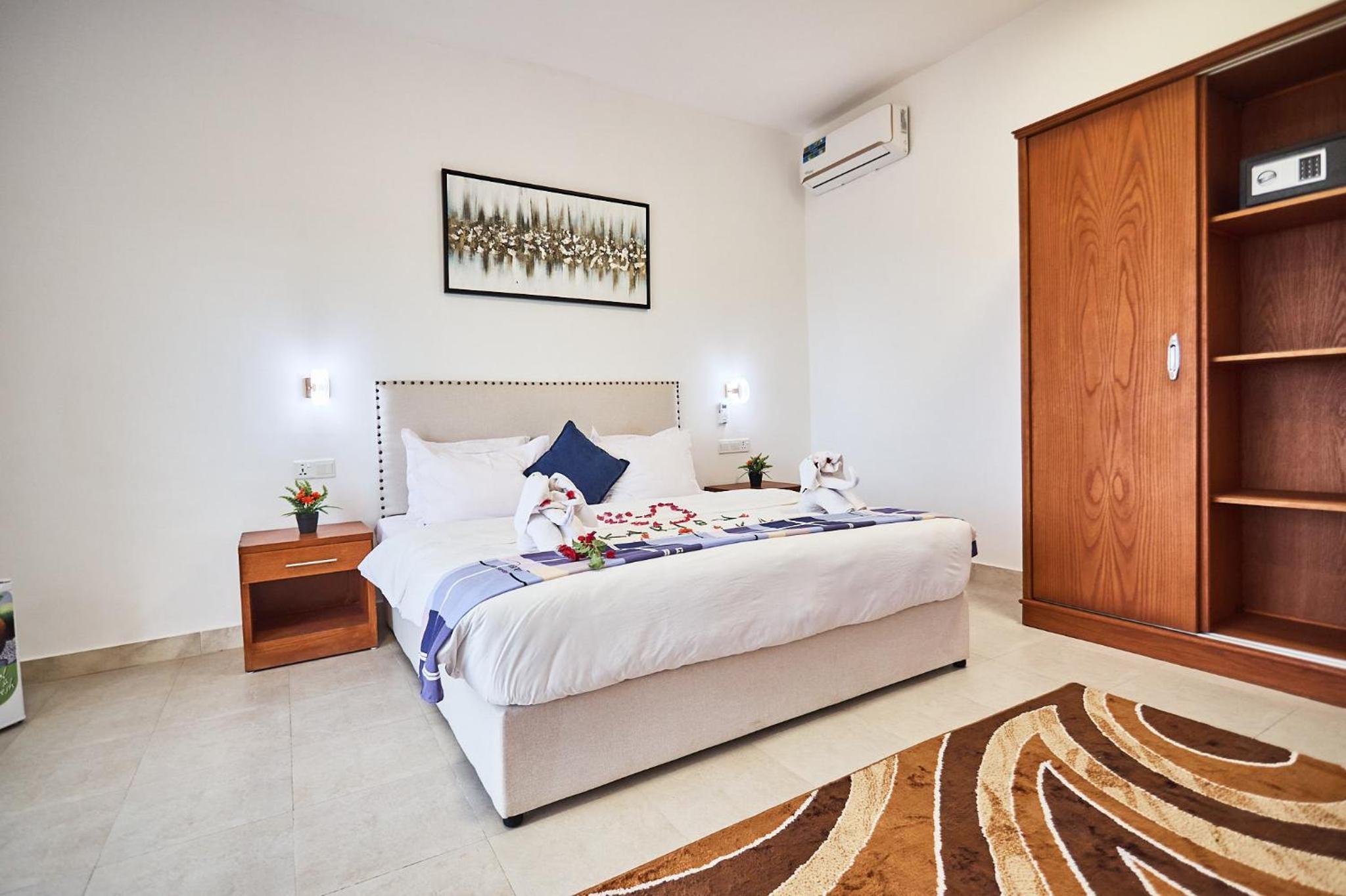 Deluxe Double Room with Sea View - Photo 2