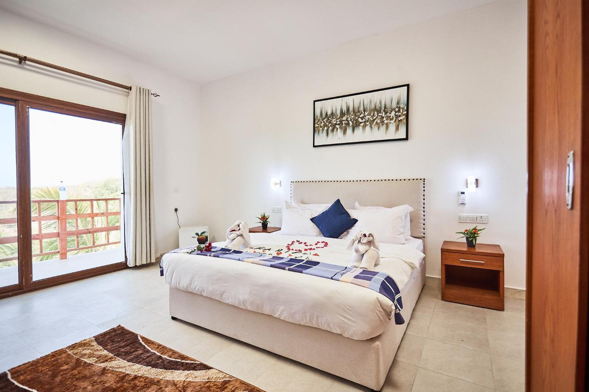 Deluxe Double Room with Sea View - Photo 3
