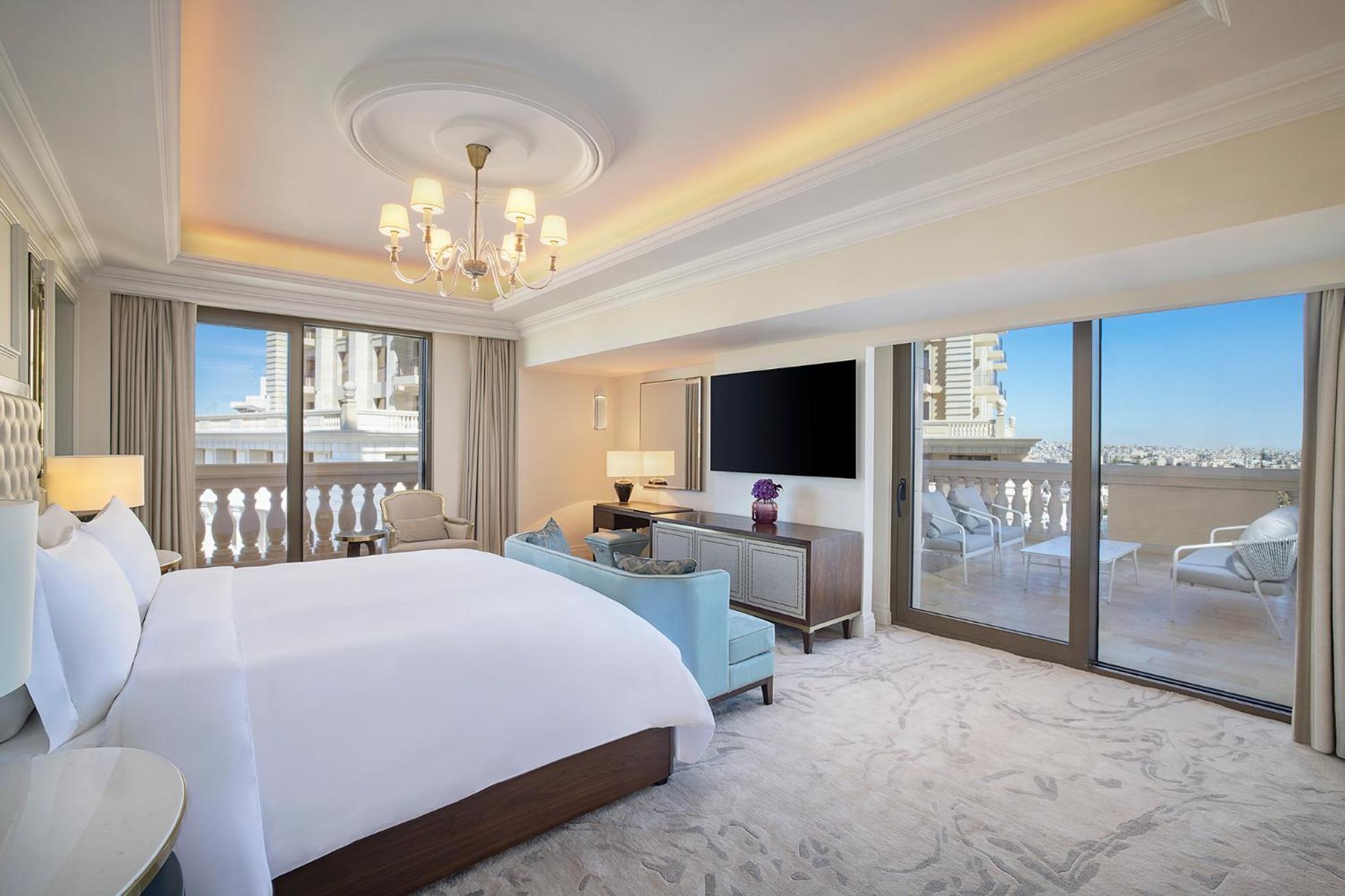 Grand Skyline, Suite, 1 King, Balcony photo 2