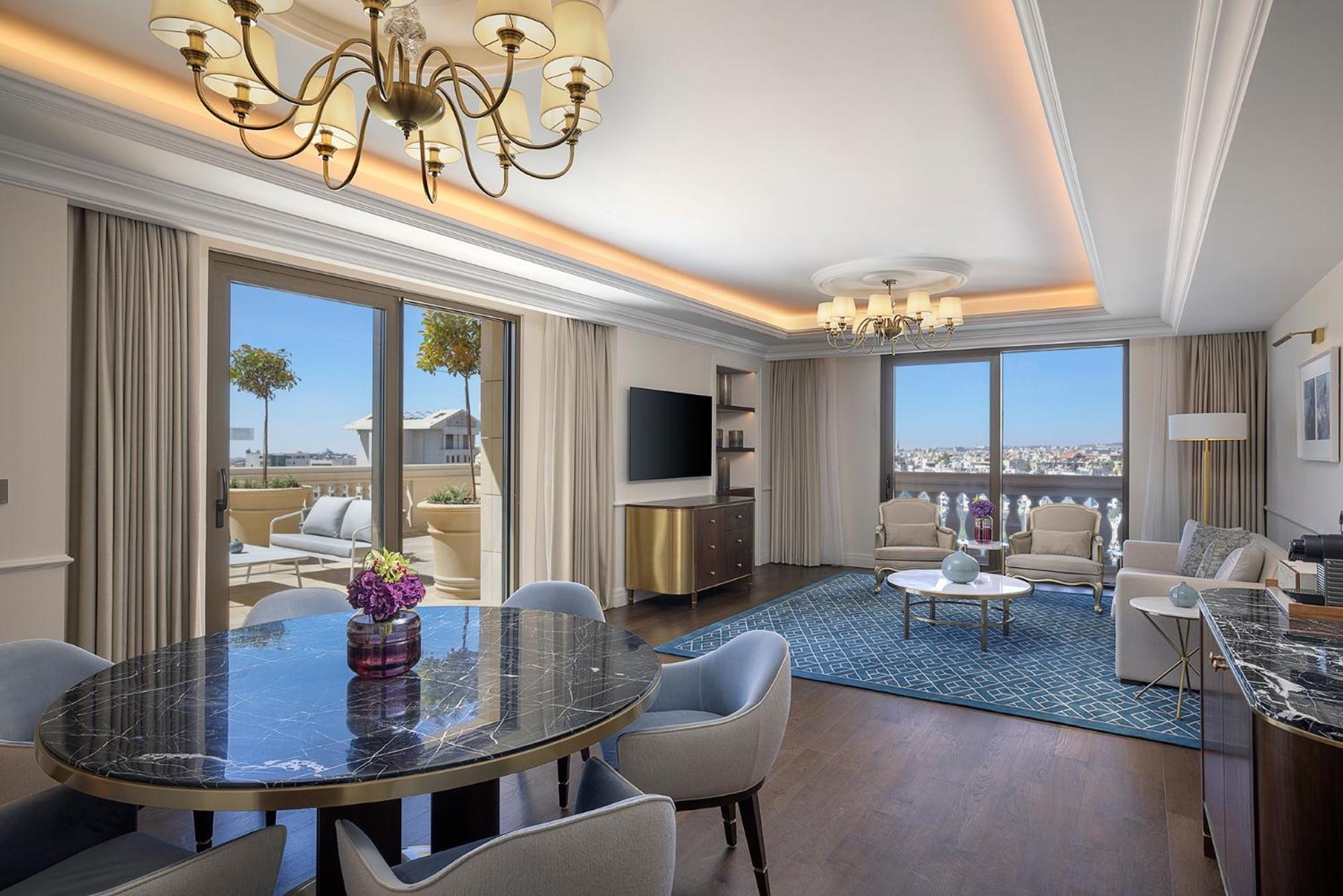 Grand Skyline, Suite, 1 King, Balcony photo 3