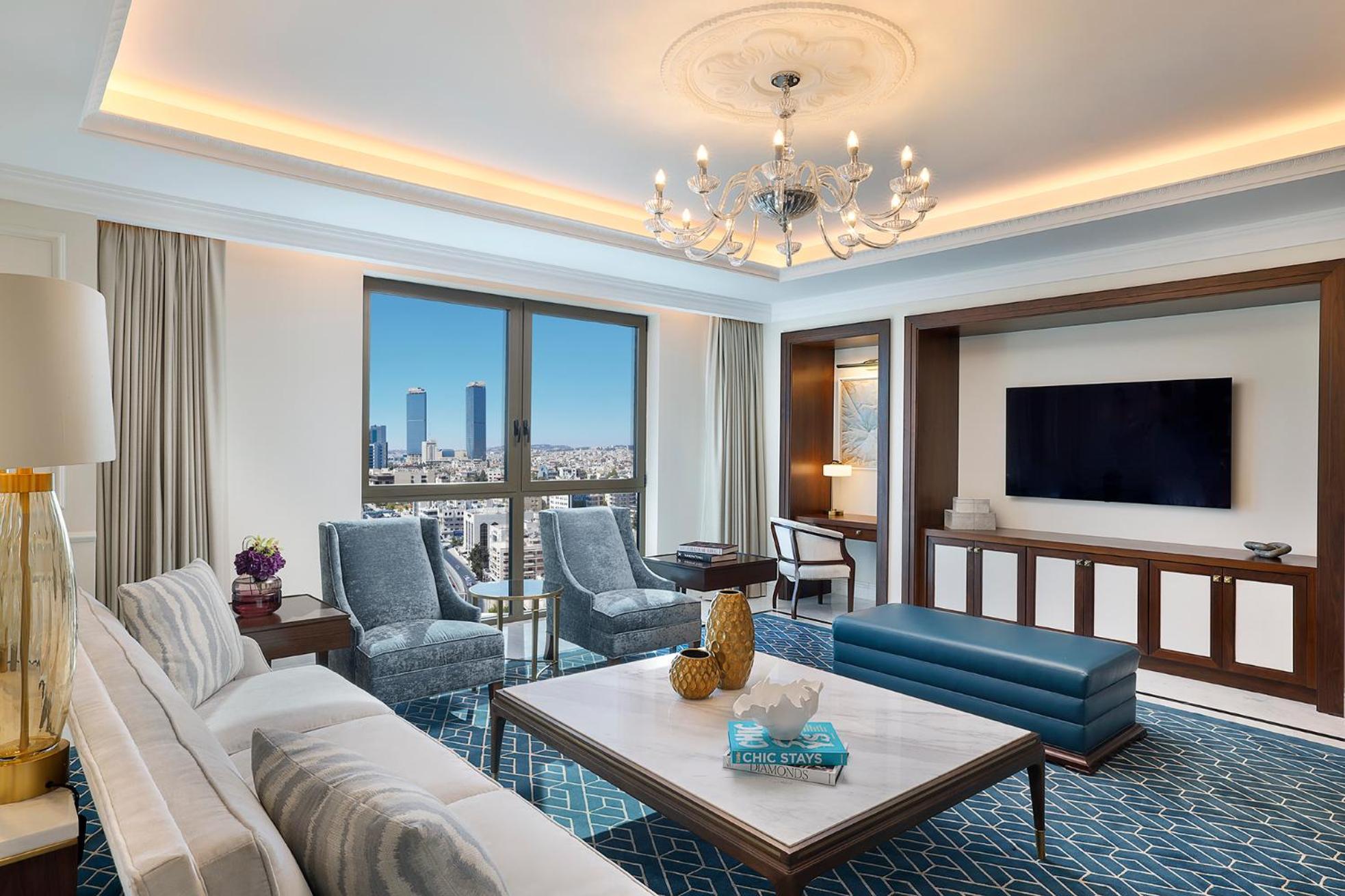 Ambassador, Suite, 1 King, Skyline View photo 3