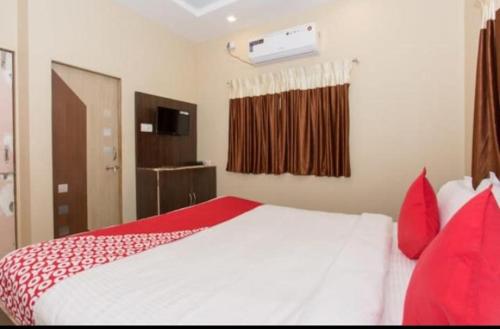 Deluxe Room (2 Adults + 1 Child) photo 1