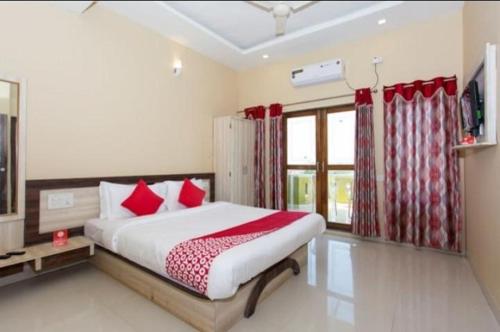 Deluxe Double Room with Balcony - Photo 1