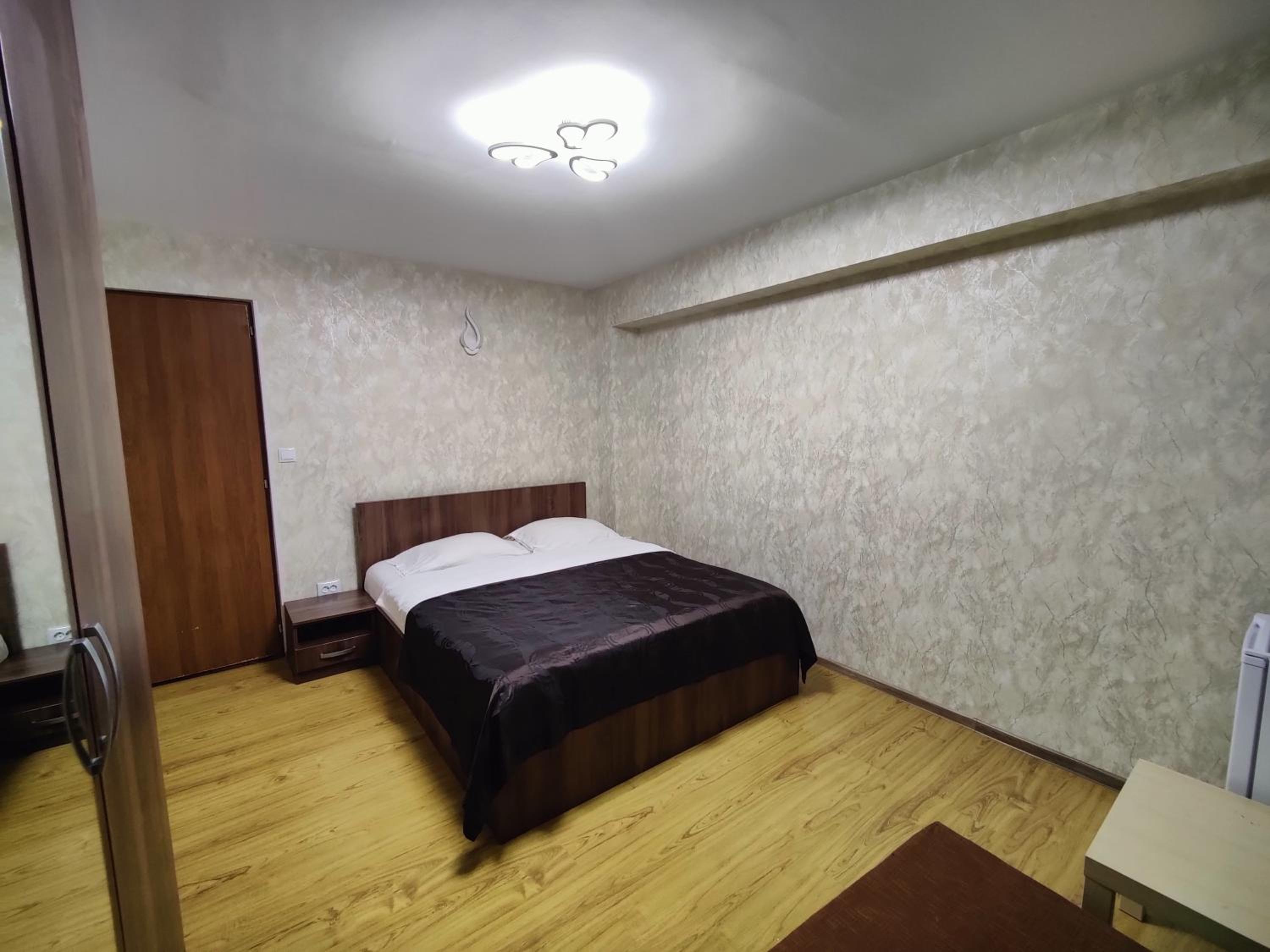 Suite with Mountain and City View