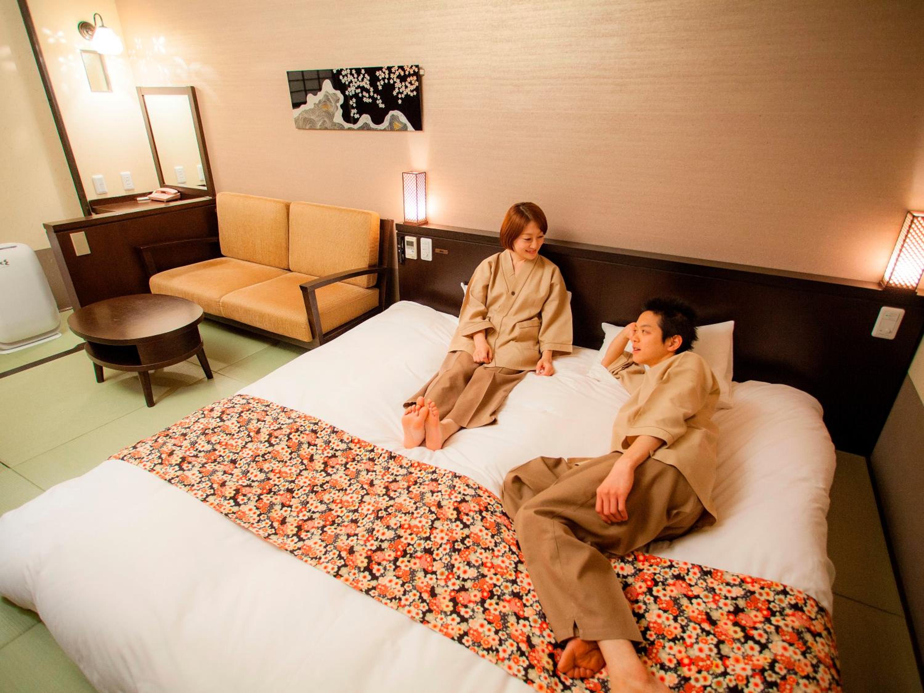 Deluxe Double Room with Shower - Photo 4
