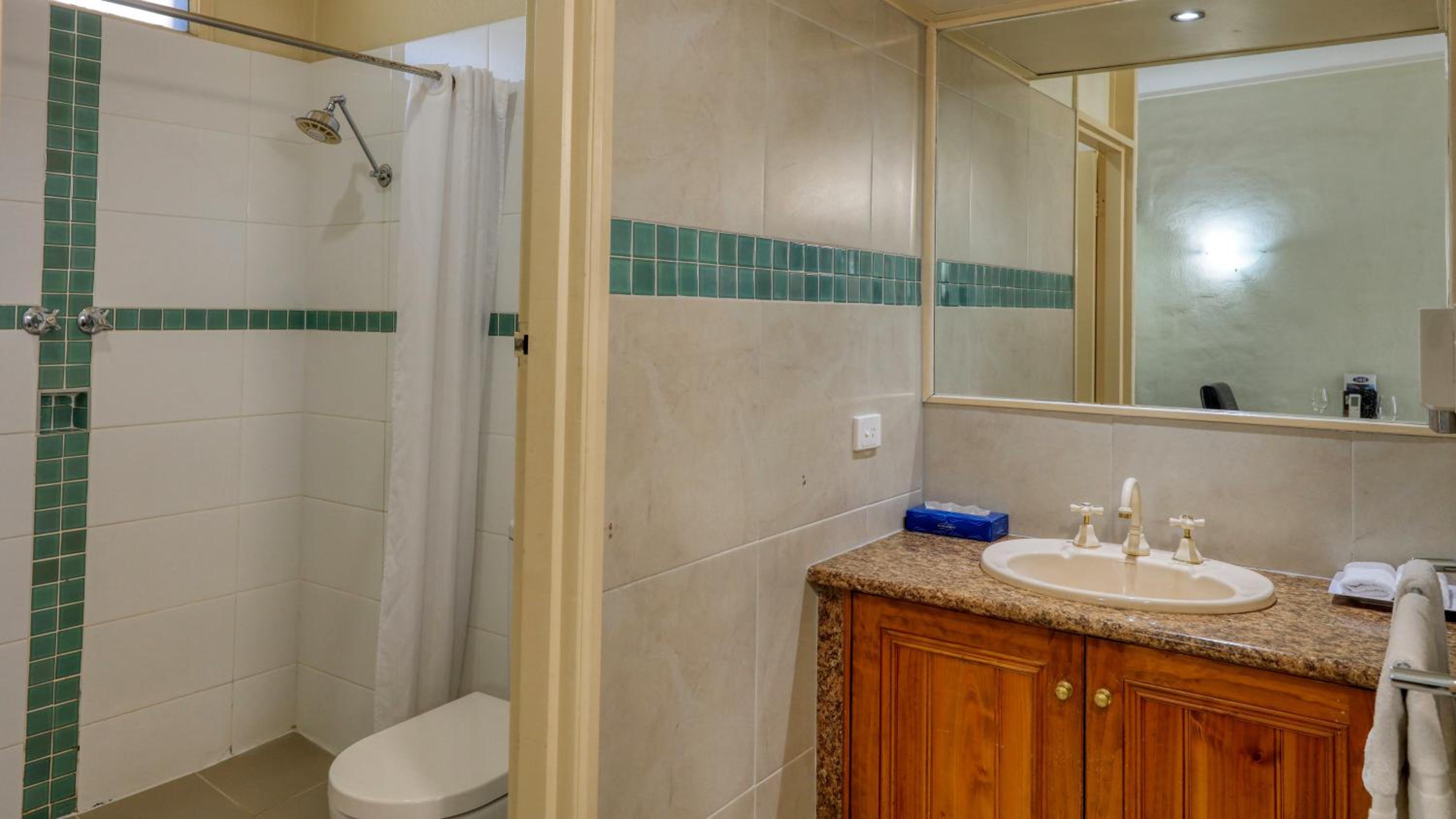 New Economy Queen Room  photo 2