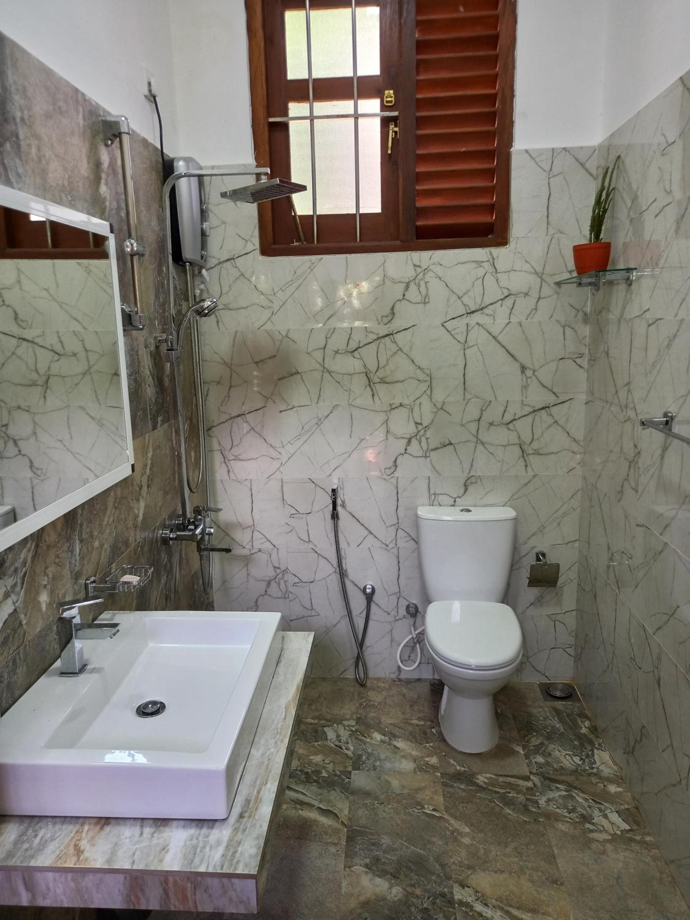 Family Room with Bathroom photo 2
