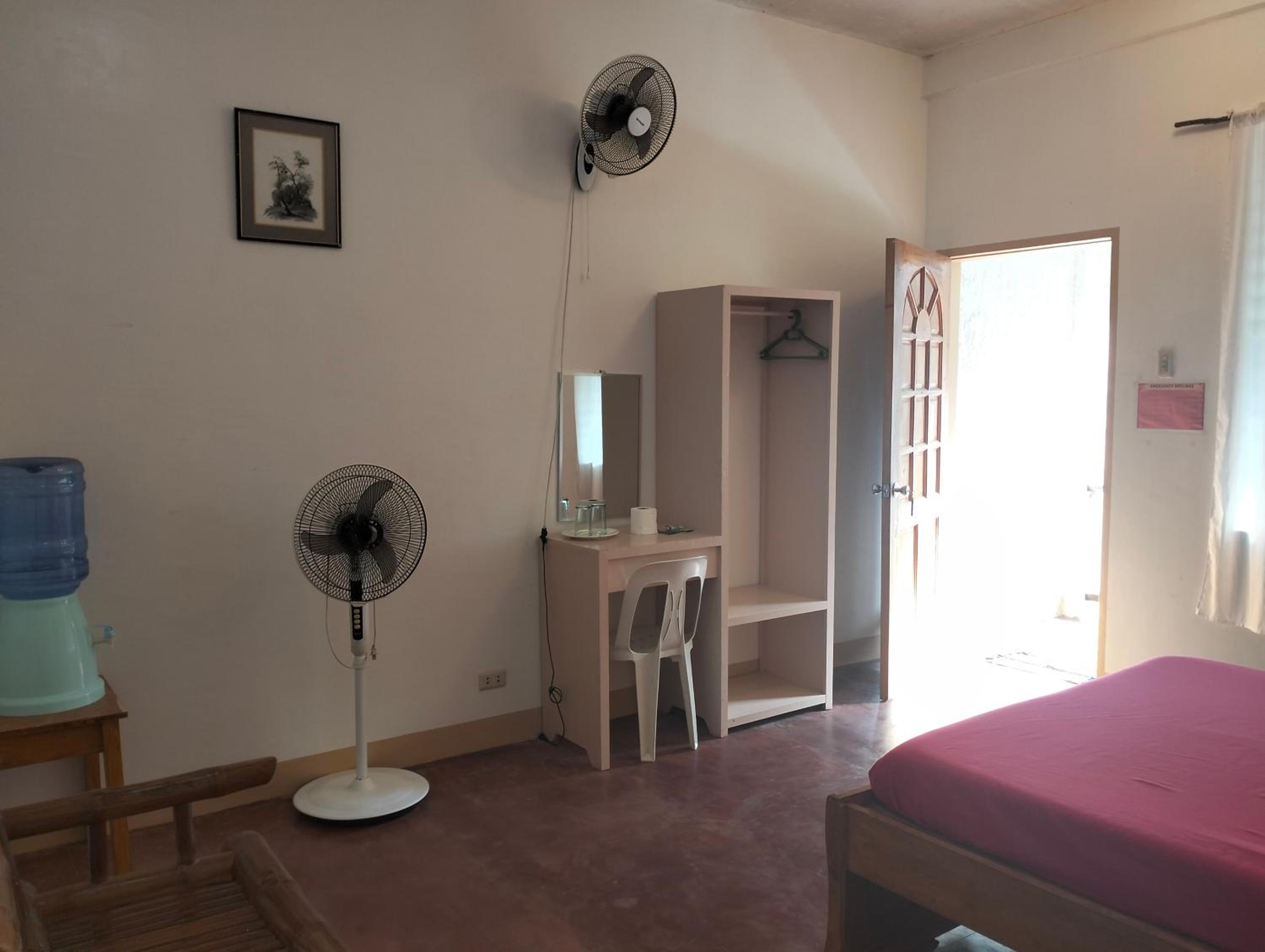 Budget Double Room photo 3