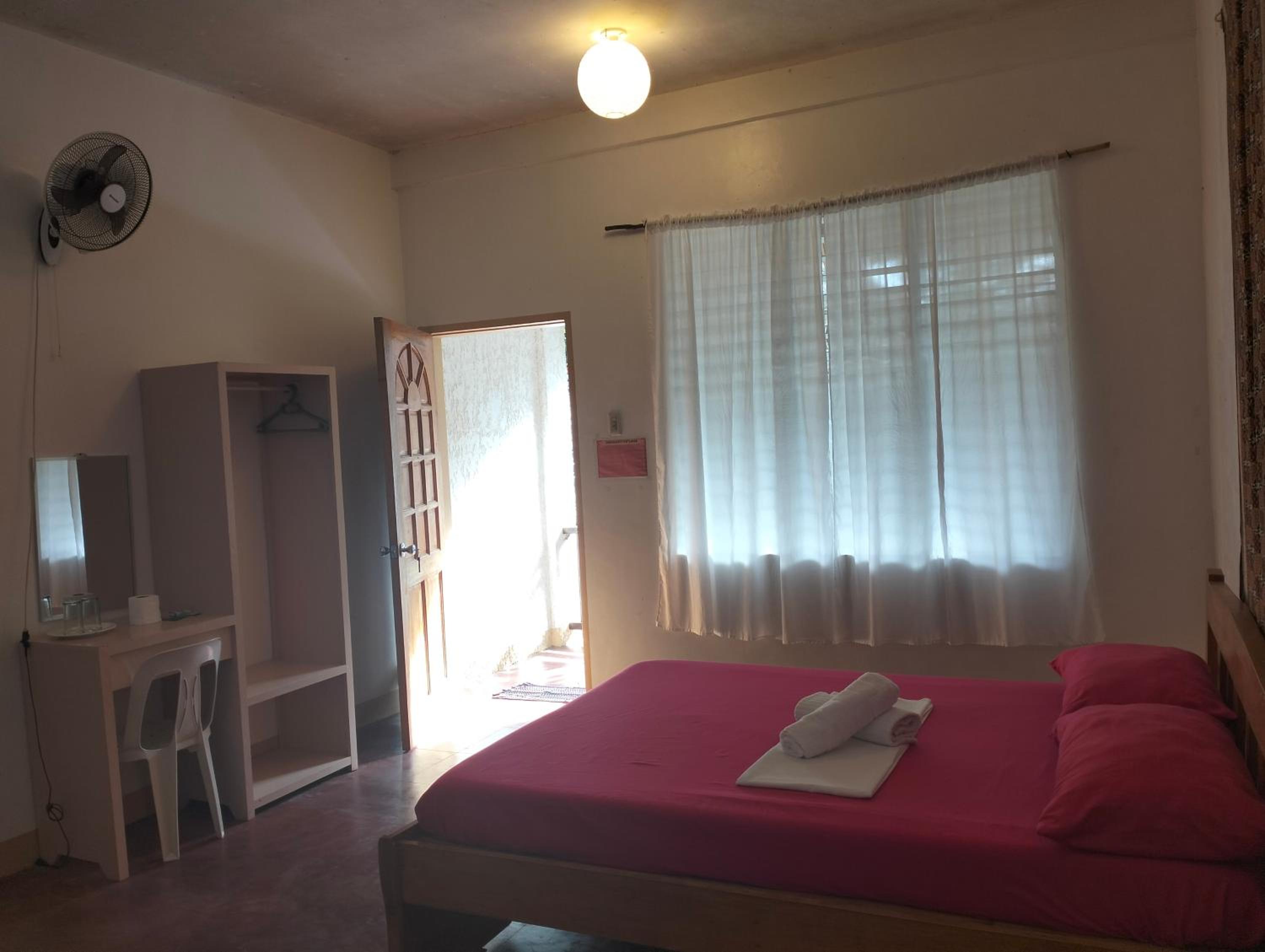 Budget Double Room photo 2