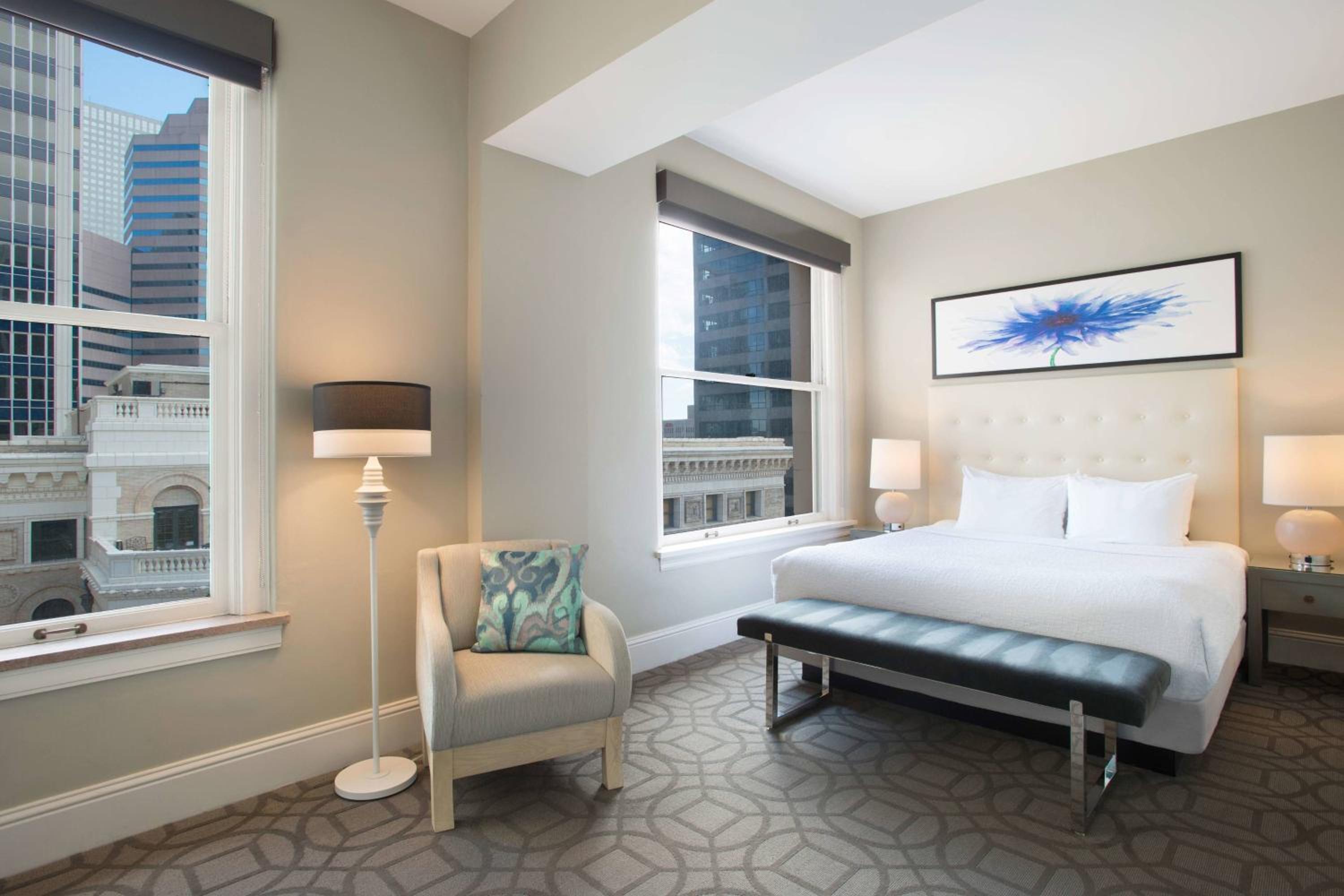 Deluxe Guest Room with One King Bed - Photo 7