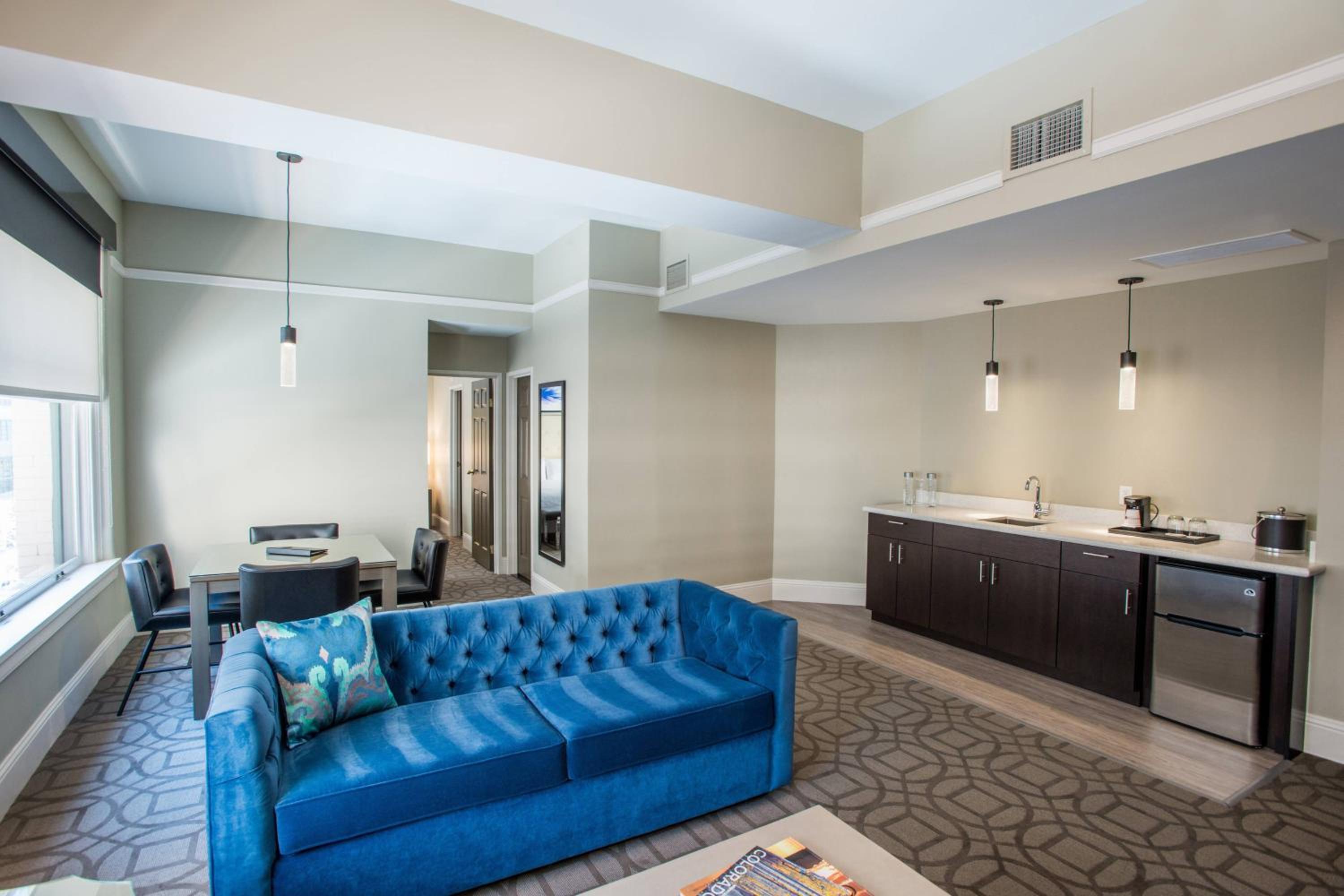 One-Bedroom Suite with One King Bed - Photo 7